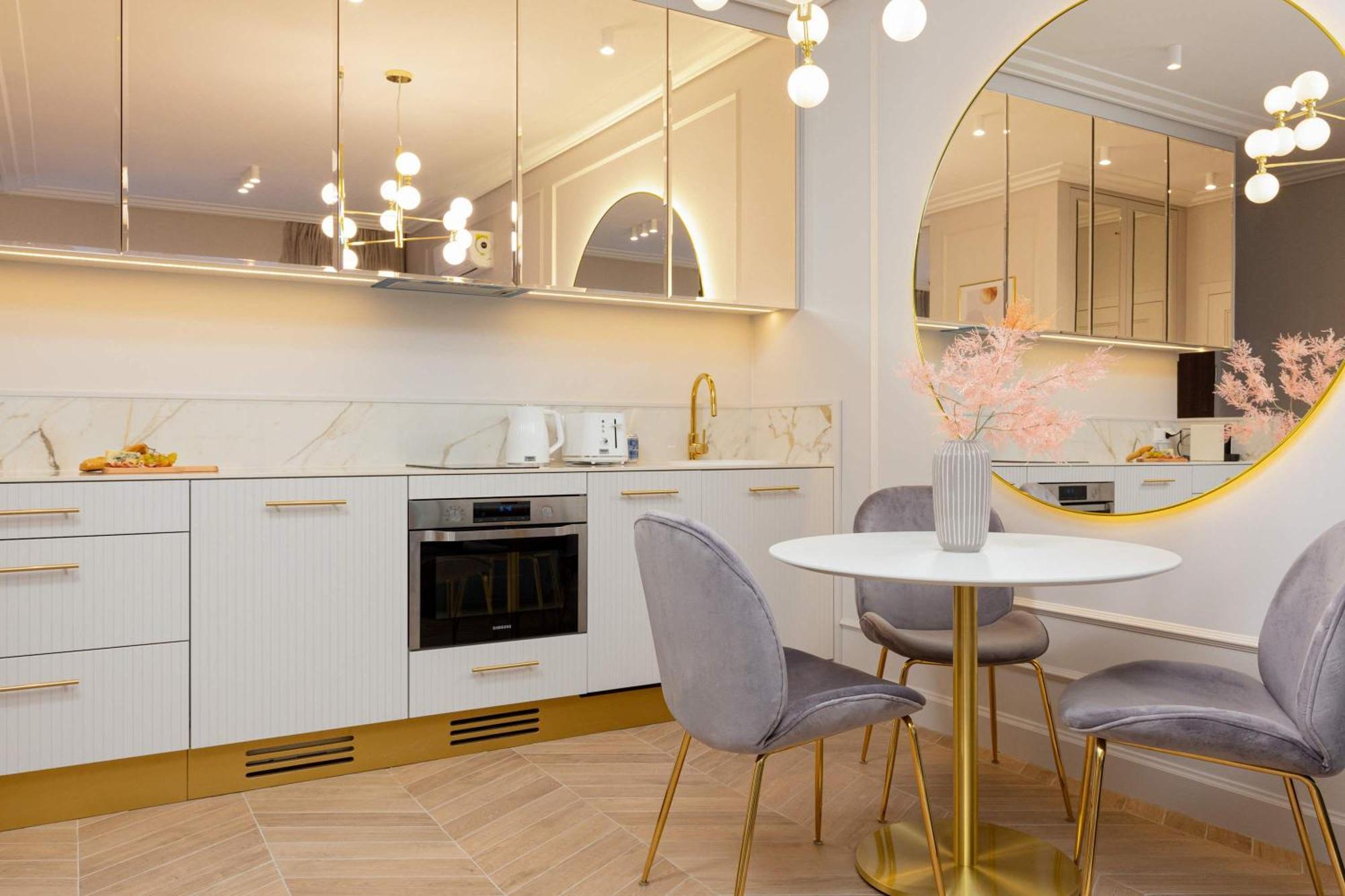 Apartment Lux Center Mennica By Renters Prestige Warsaw