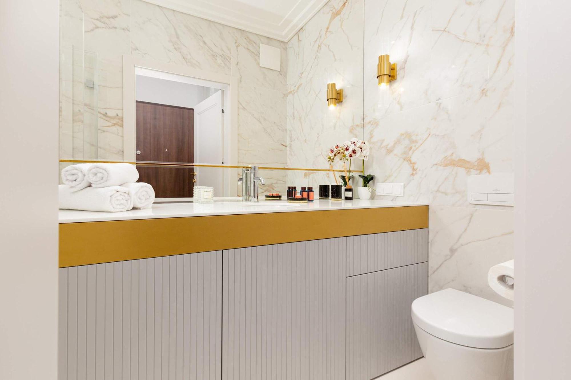 Lux Center Mennica By Renters Prestige Apartment