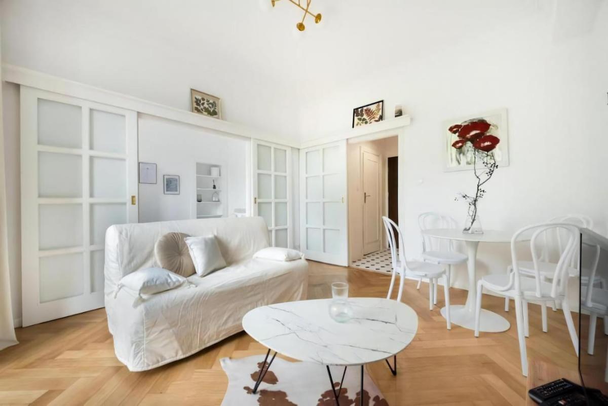 Plac Konstytucji 2 By Nyx Apartment Warschau
