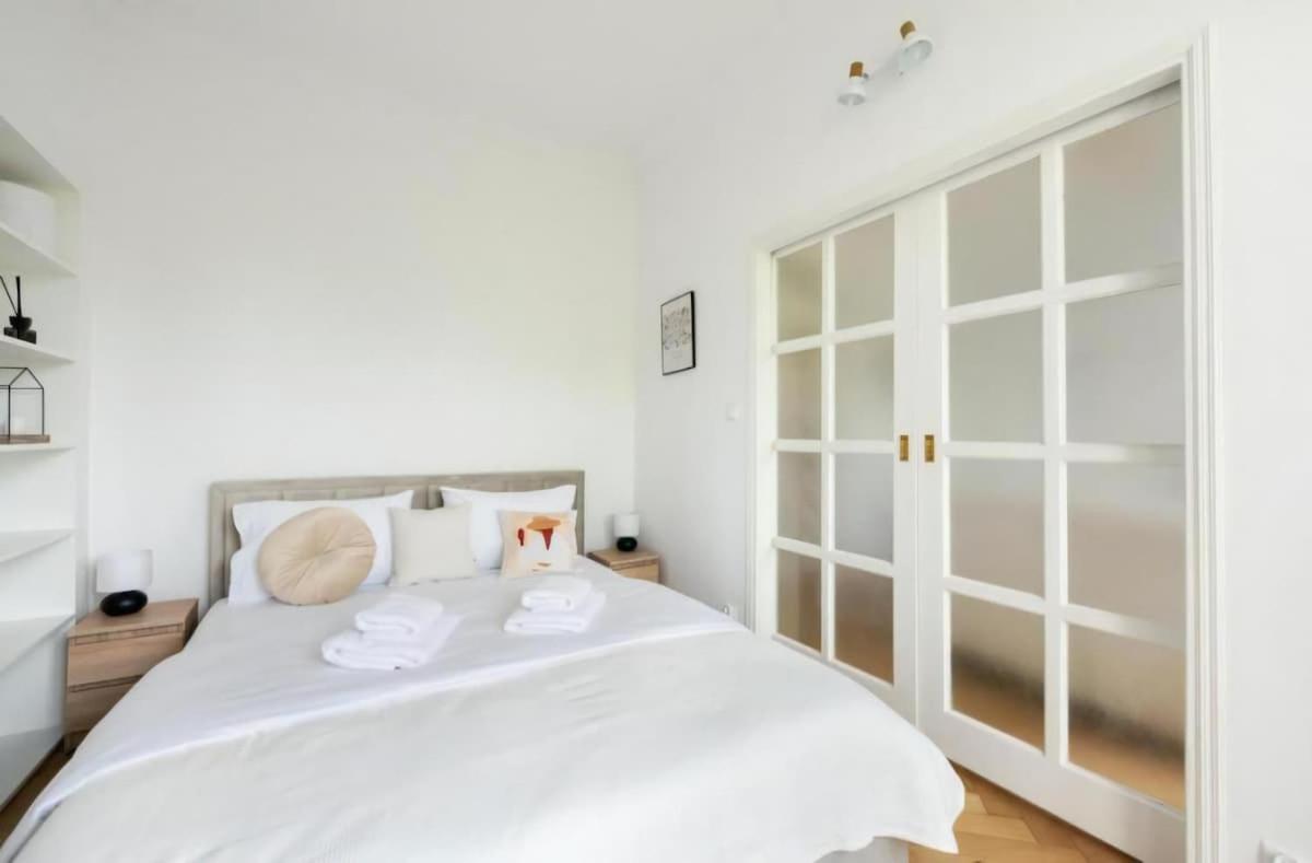 Apartment Plac Konstytucji 2 By Nyx Warschau