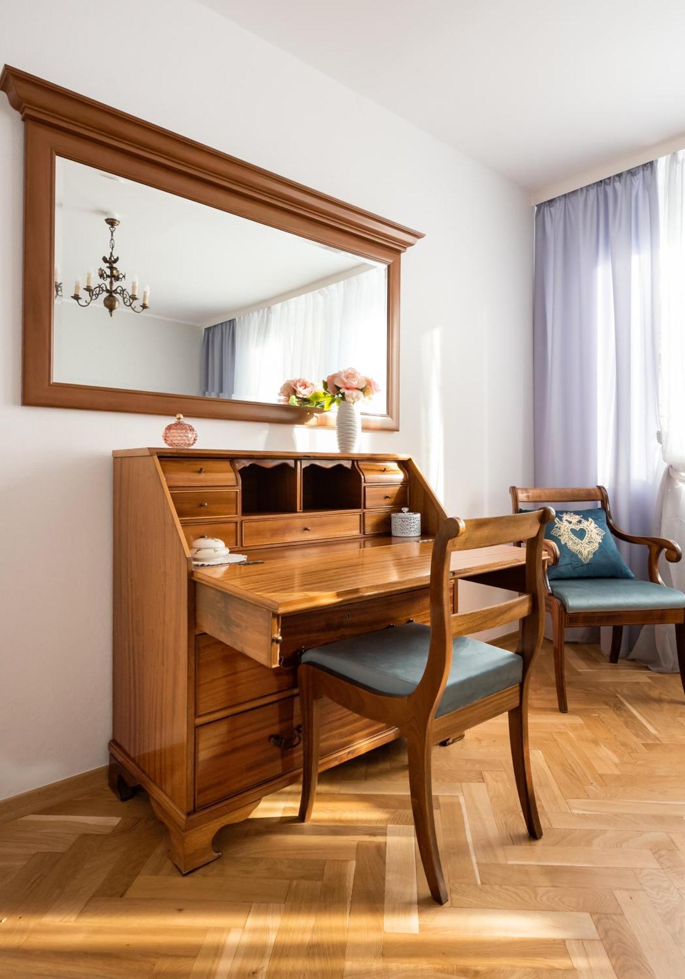 Apartment Metro Zacisze Fausta House With Garden