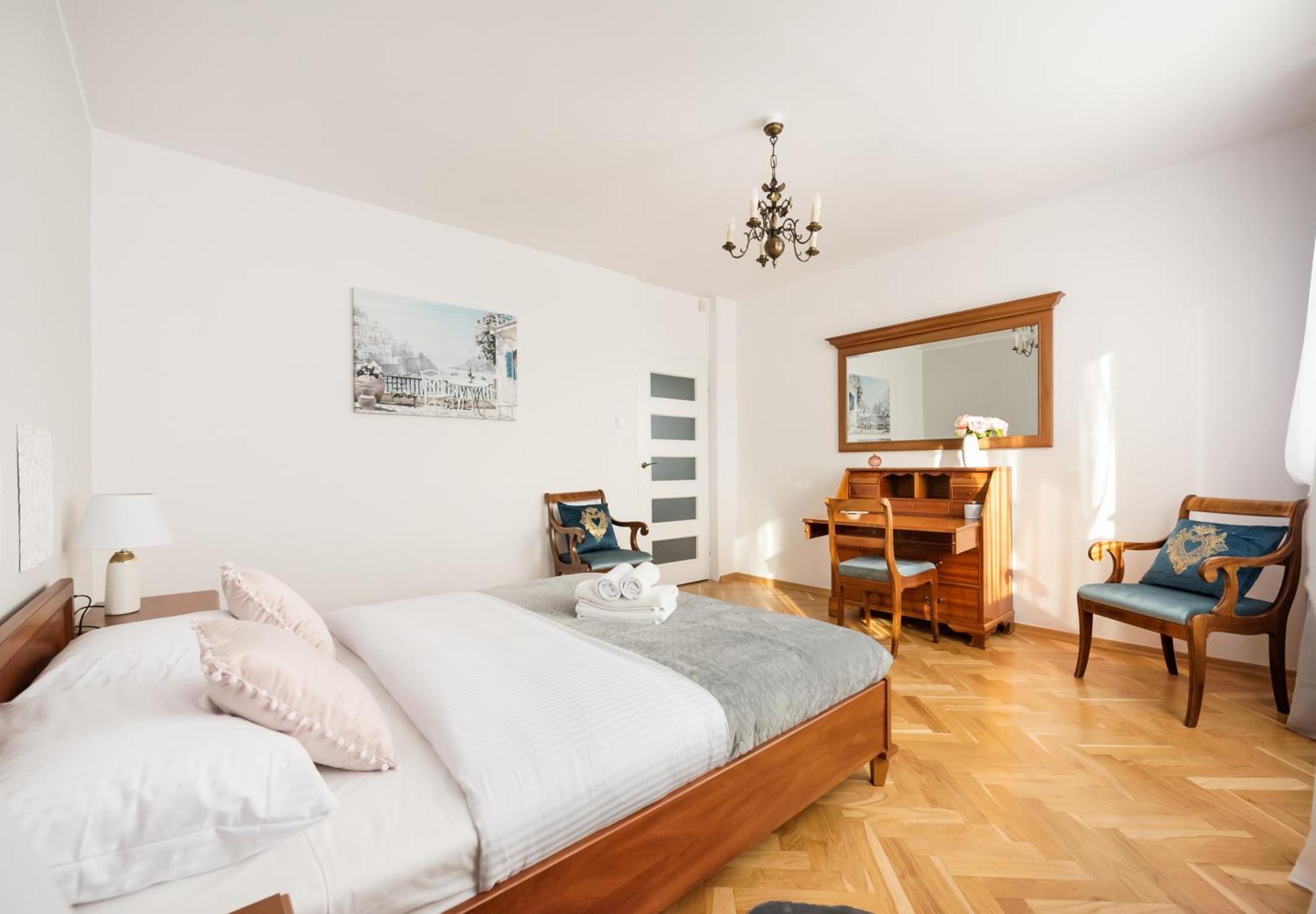 Metro Zacisze Fausta House With Garden Warschau