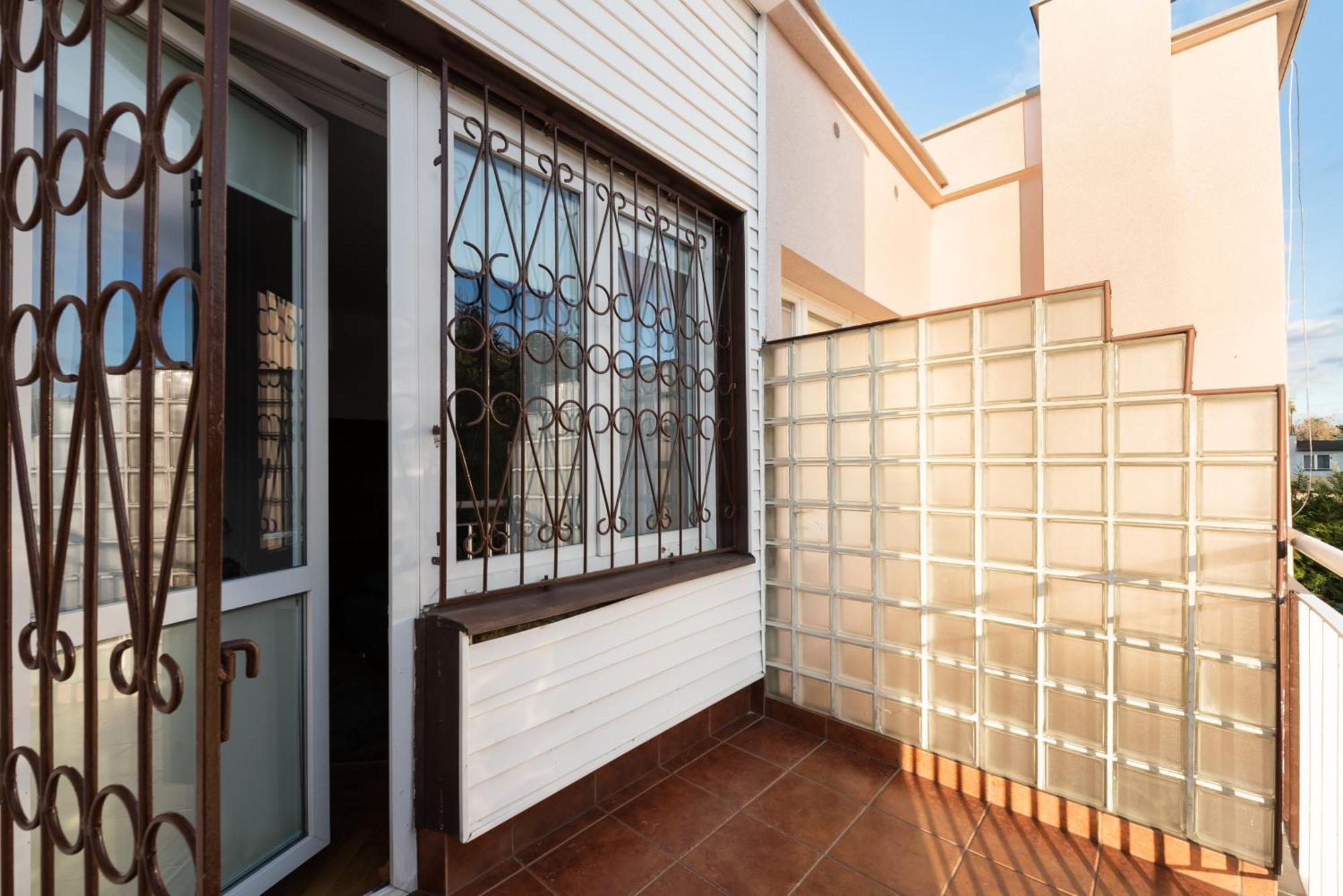 Metro Zacisze Fausta House With Garden * Warschau