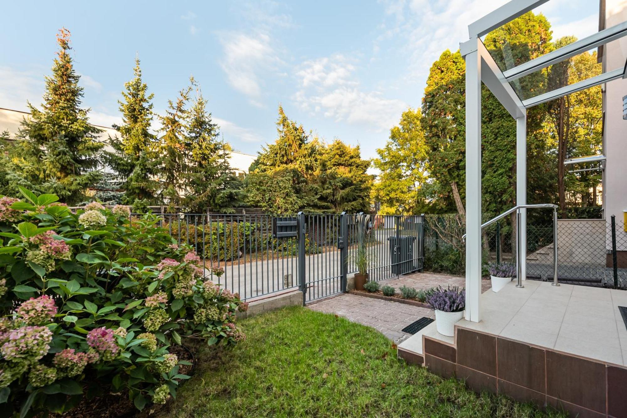 Metro Zacisze Fausta House With Garden Warschau