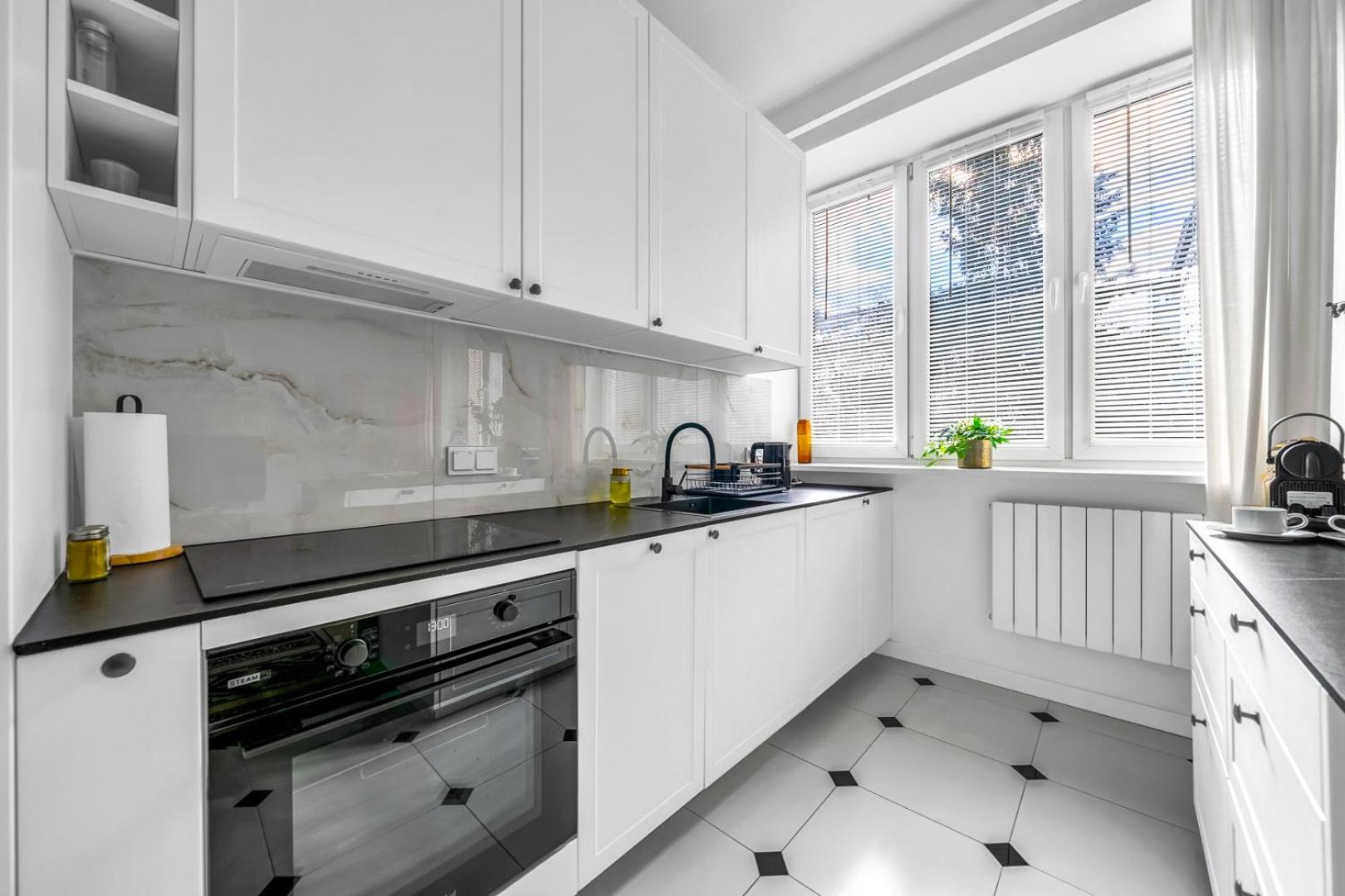 - Workspace & Park Nearby - By Rentujemy Apartment Warsaw