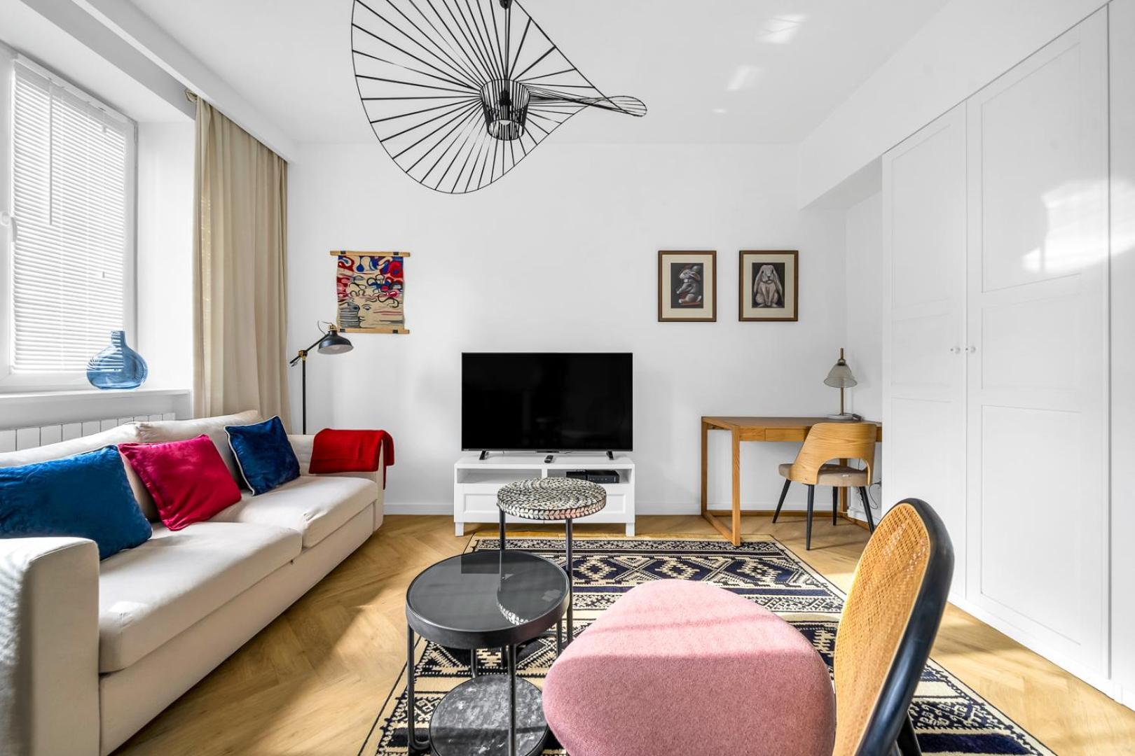 - Workspace & Park Nearby - By Rentujemy