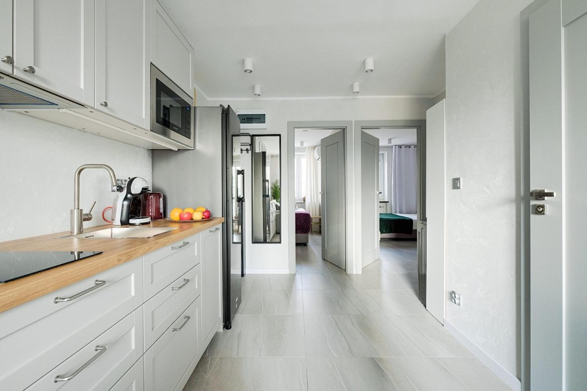 Emilii Plater 55 Center 3 Bedrooms Living Balcony Apartment Warsaw