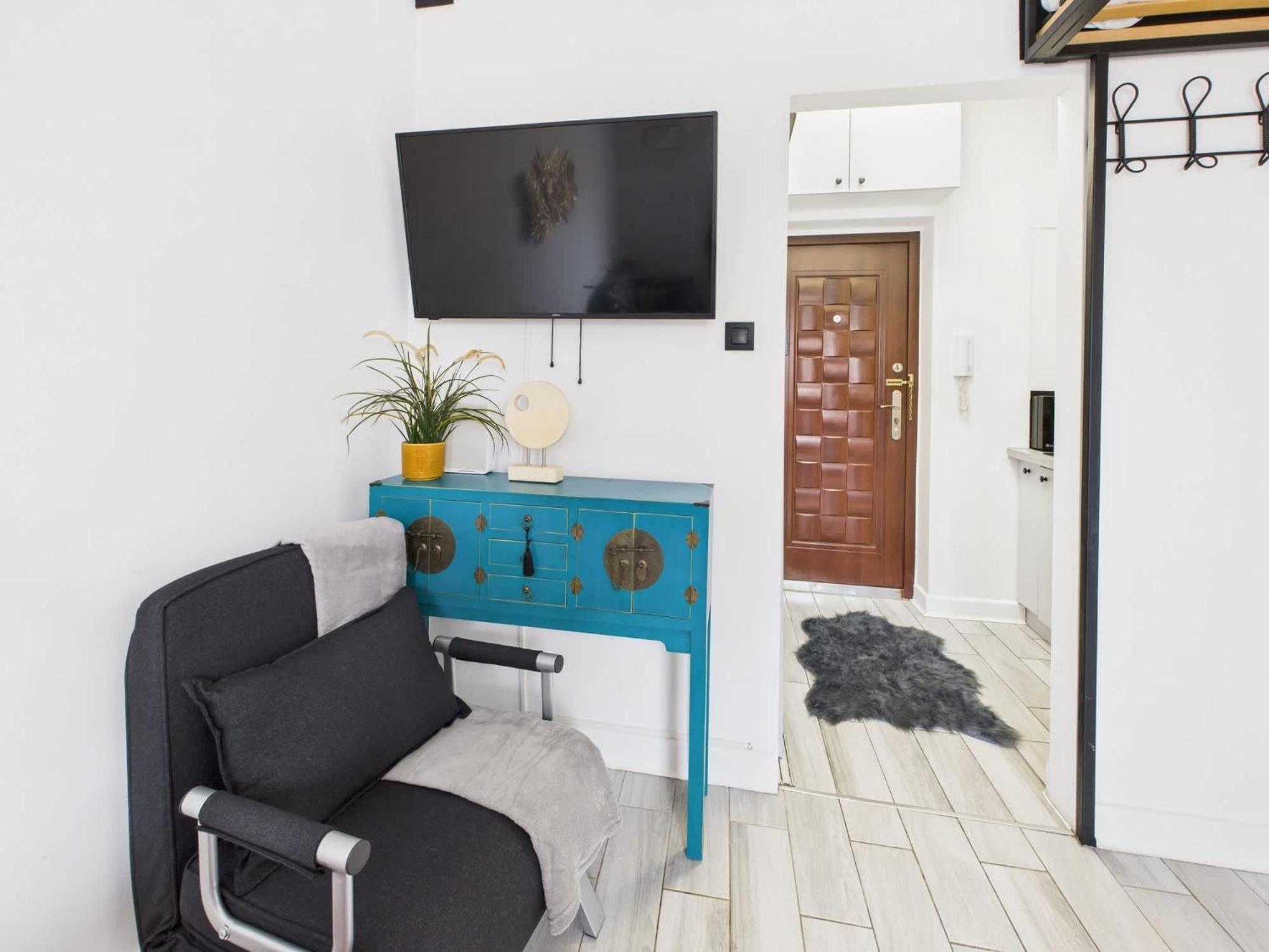 Comfortable In Warsaw's Mokotow District Next To The Metro By Renters