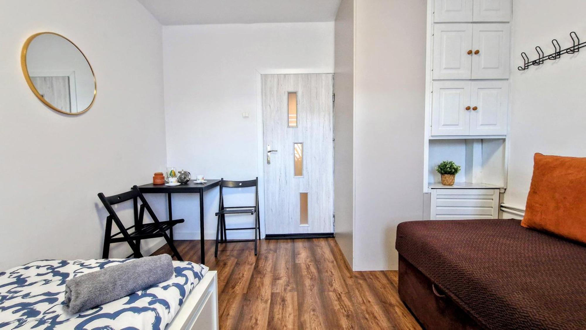 Meander Natolin Blisko Metra Hostel *