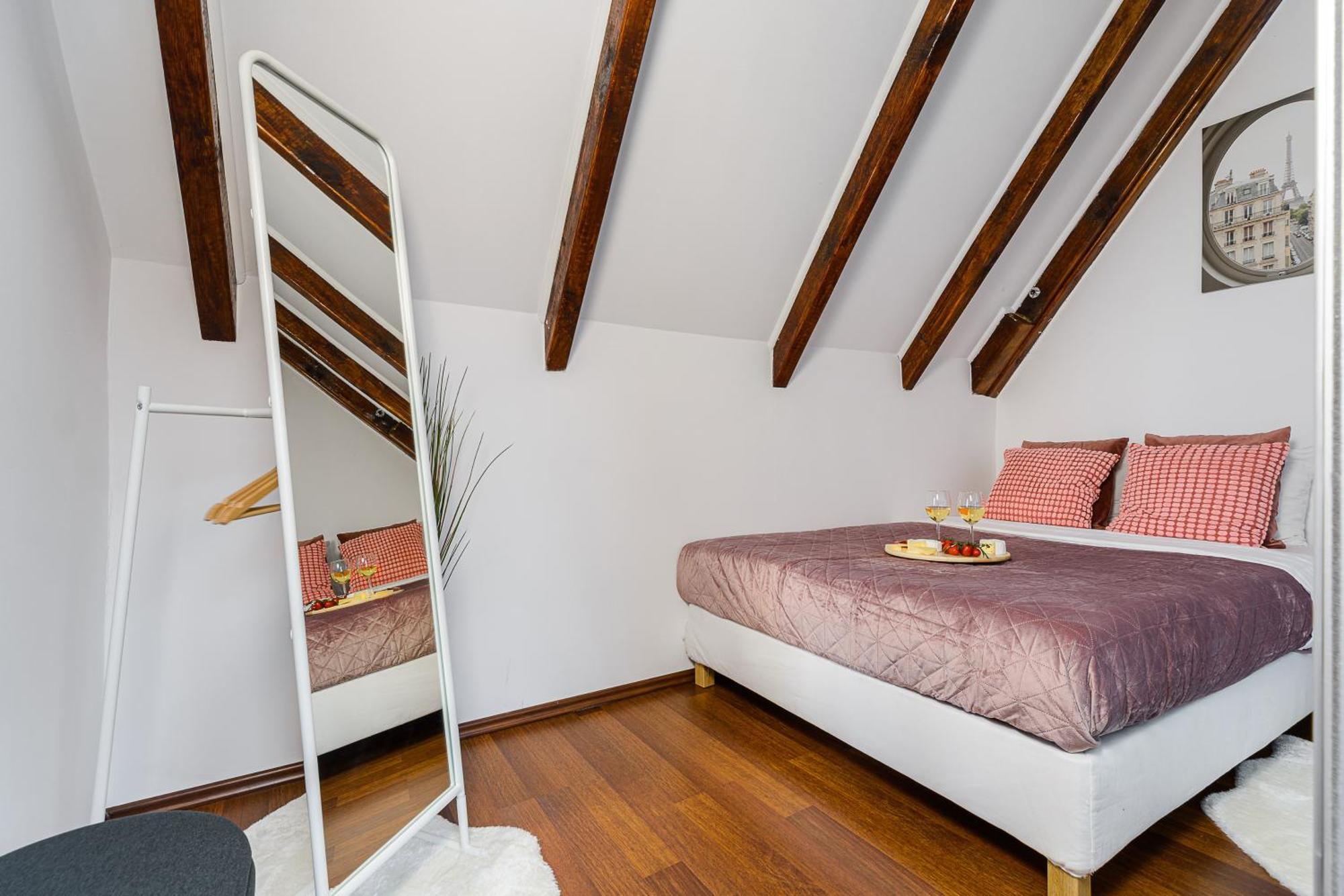 Lumina Duplex In Old Town Apartment *