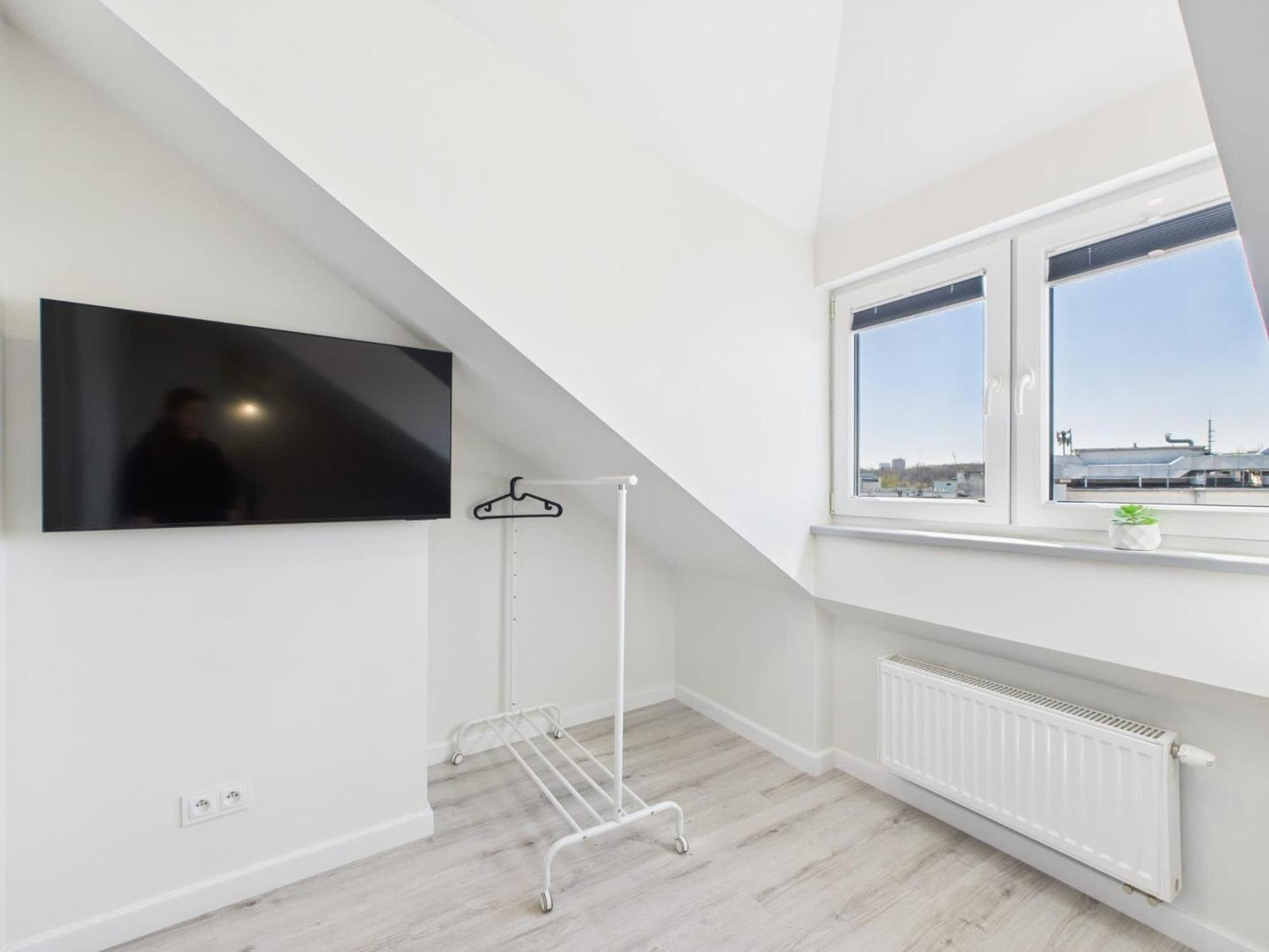 Bright With Air Conditioning Near The Copernicus Science Center In By Renters * Warsaw
