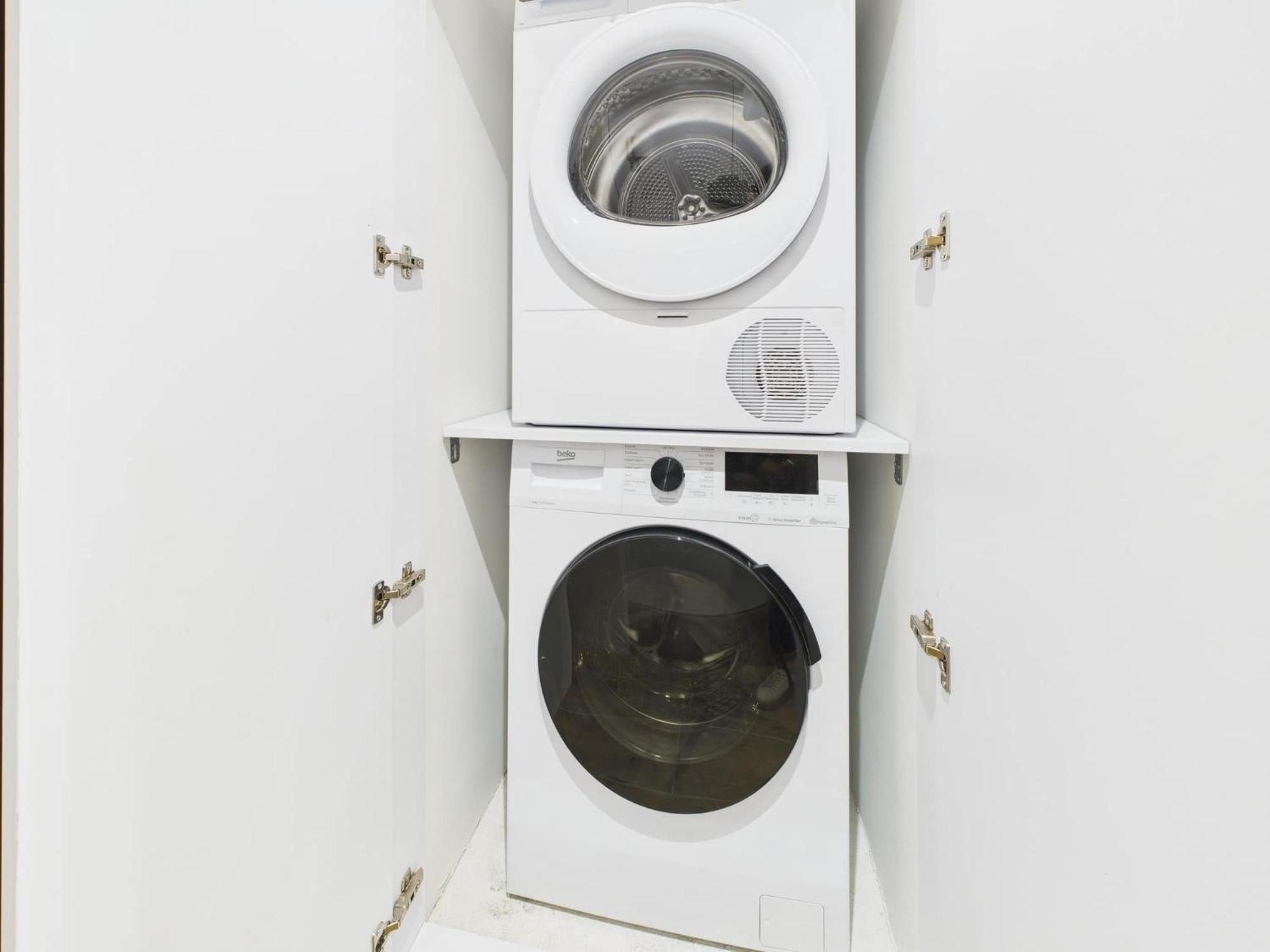 Bright With Air Conditioning Near The Copernicus Science Center In By Renters *