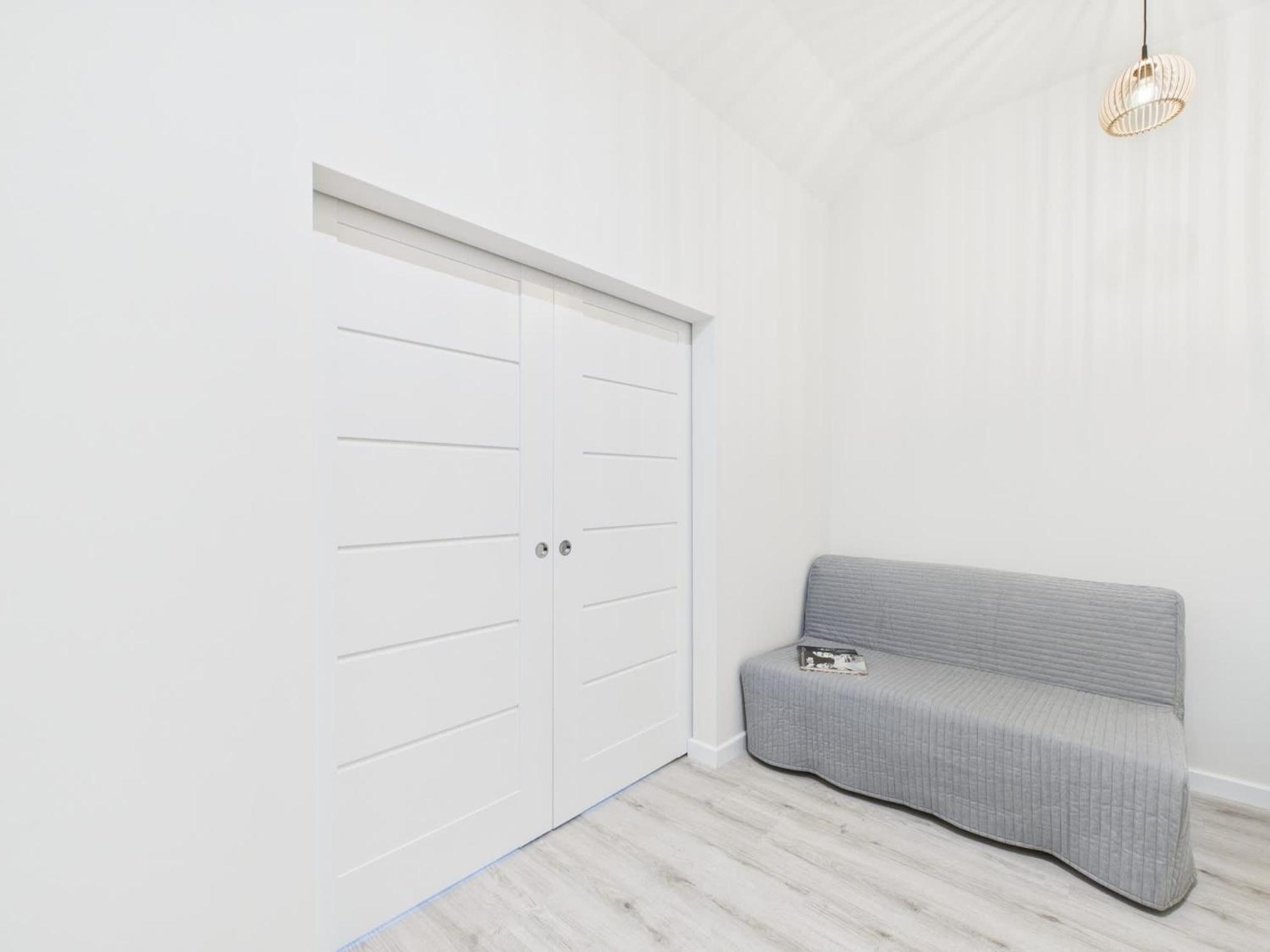 Bright With Air Conditioning Near The Copernicus Science Center In By Renters *