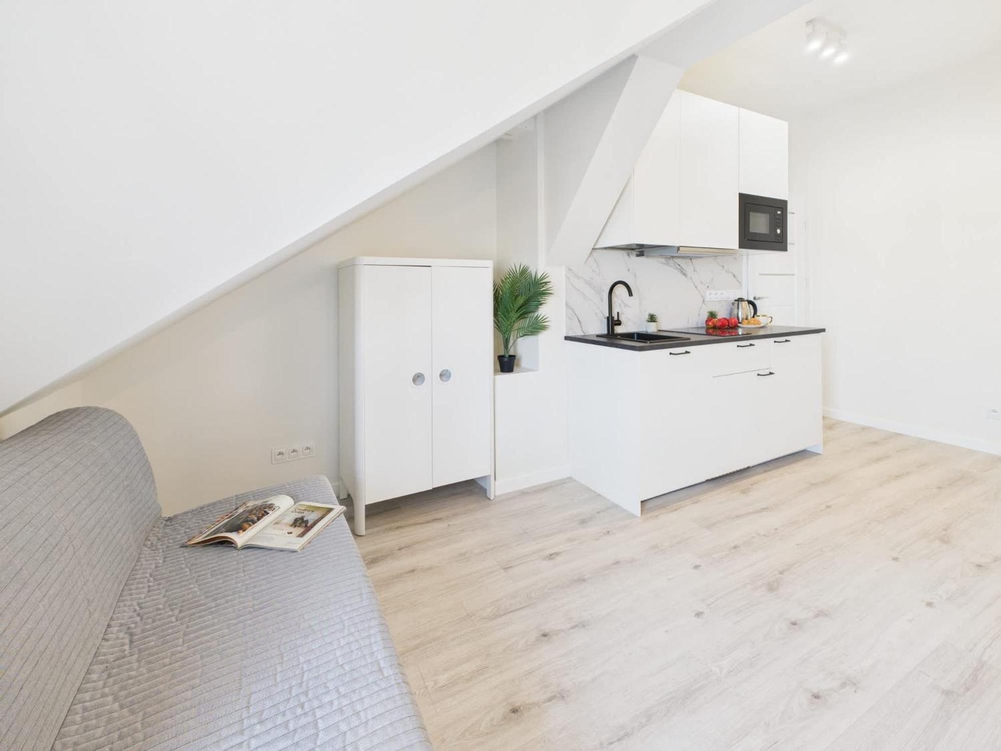 Bright With Air Conditioning Near The Copernicus Science Center In By Renters *
