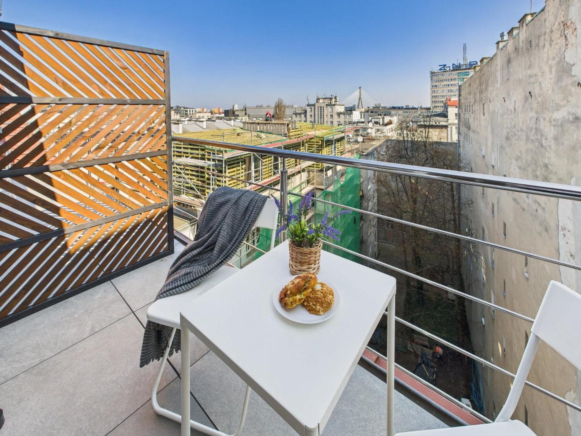 Apartment Bright With Air Conditioning Near The Copernicus Science Center In By Renters *