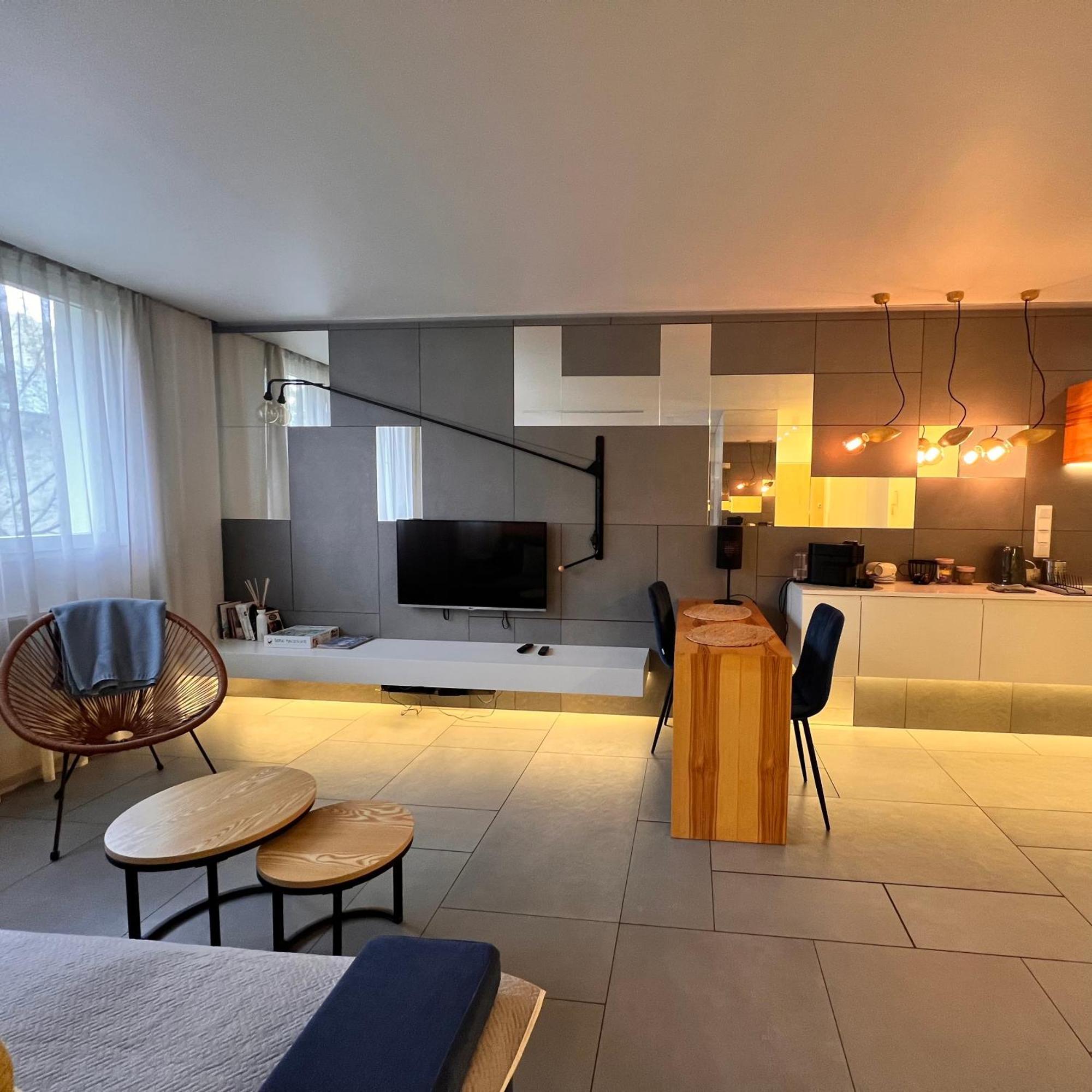 Modzelewskiego, Metro Wierzbno, Free Parking Apartment Warsaw