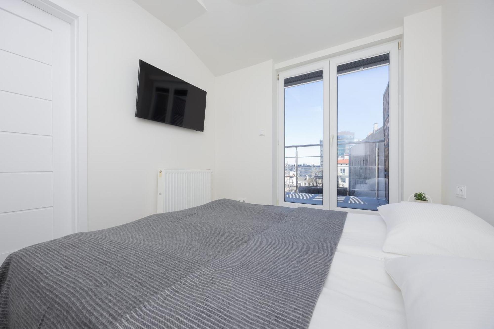 Bright With Air Conditioning Near The Copernicus Science Center In By Renters Warsaw