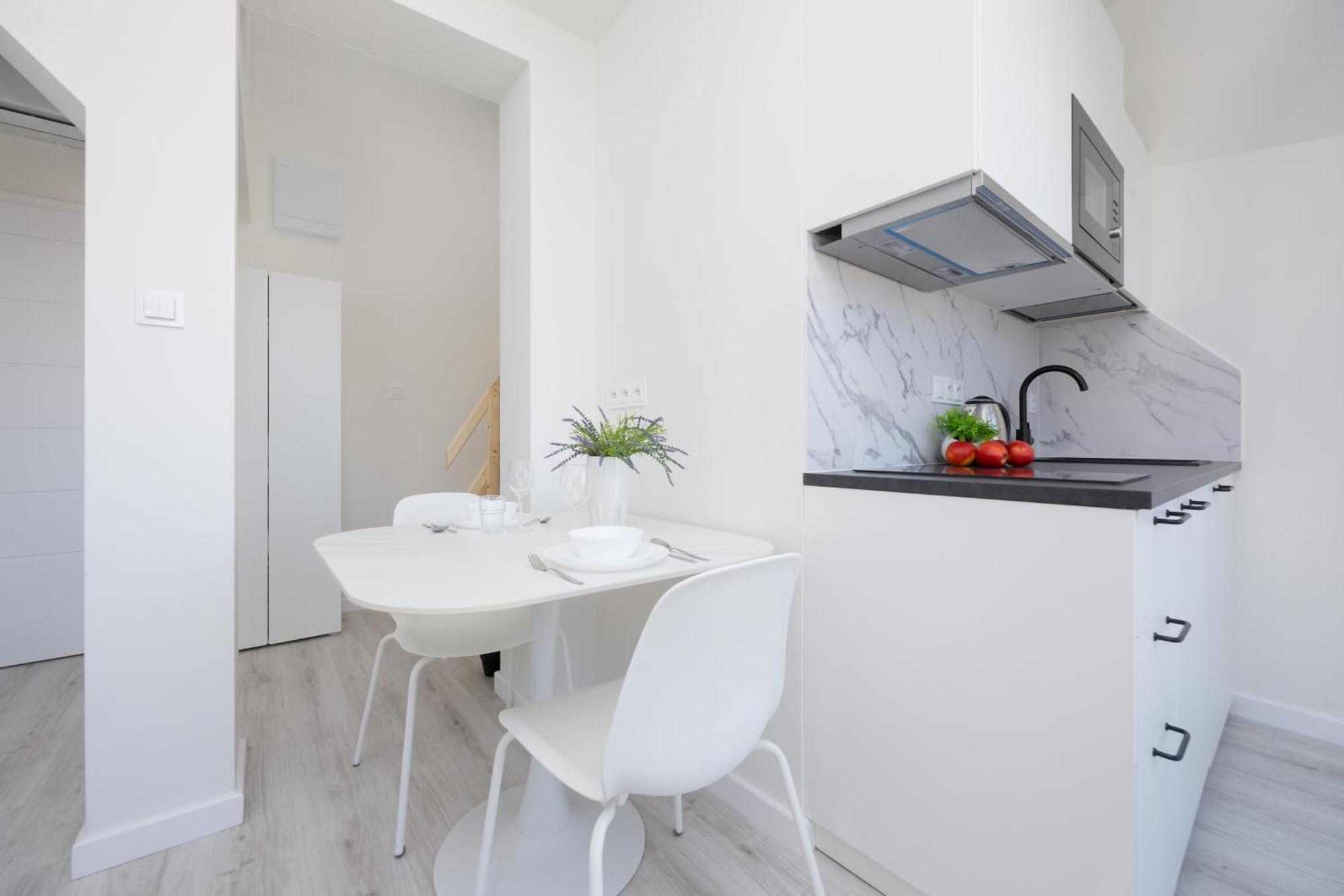 Apartment Bright With Air Conditioning Near The Copernicus Science Center In By Renters *