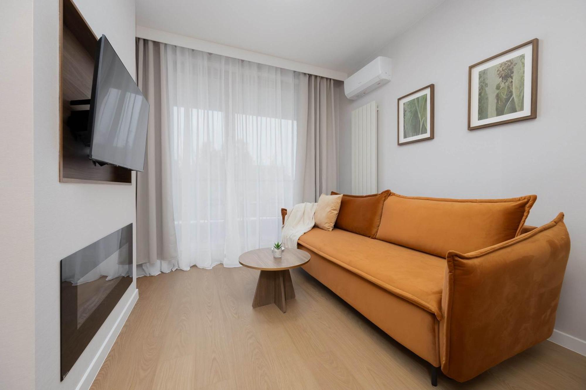 Deluxe Domaniewska With Ac By Renters Prestige Apartment Warsaw