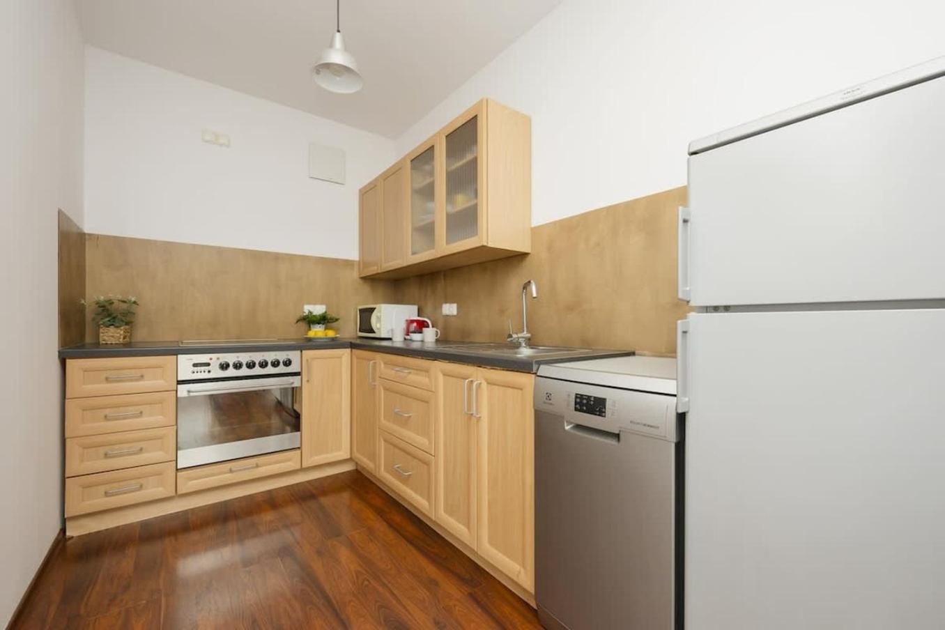 Căn hộ Beautiful By Renters