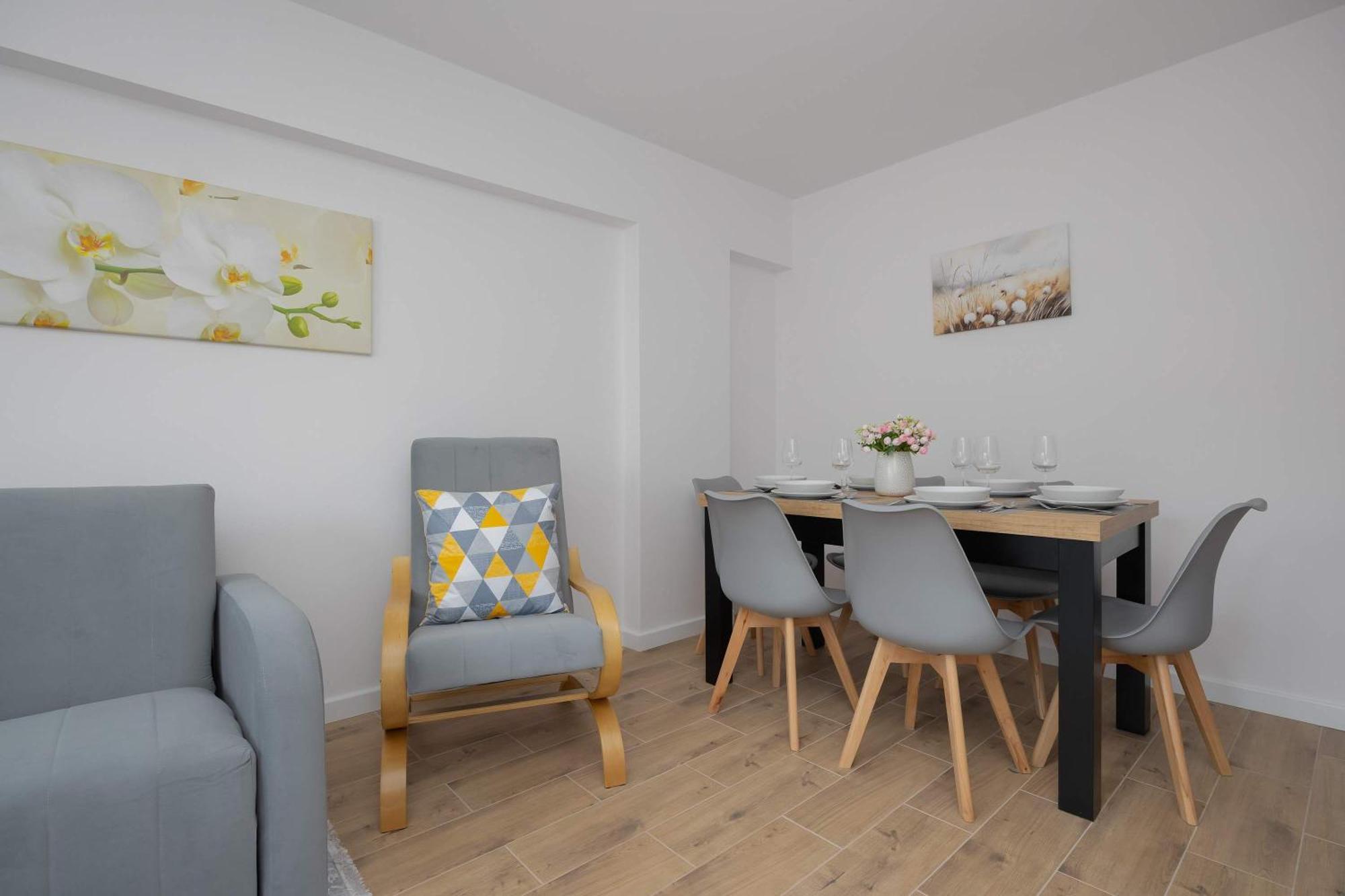 Bright Close To Centre By Renters Apartment Warschau