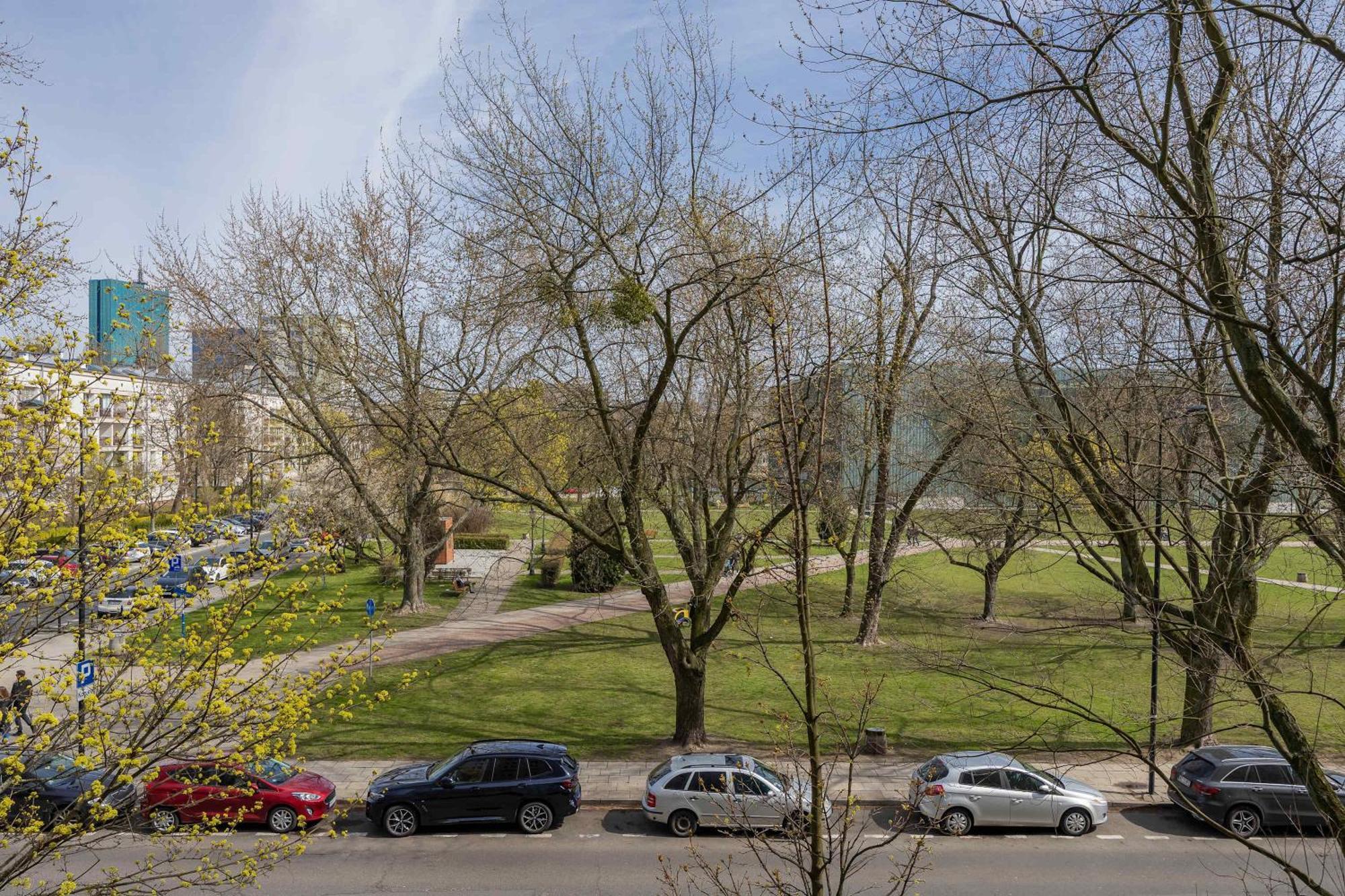 Bright Close To Centre By Renters