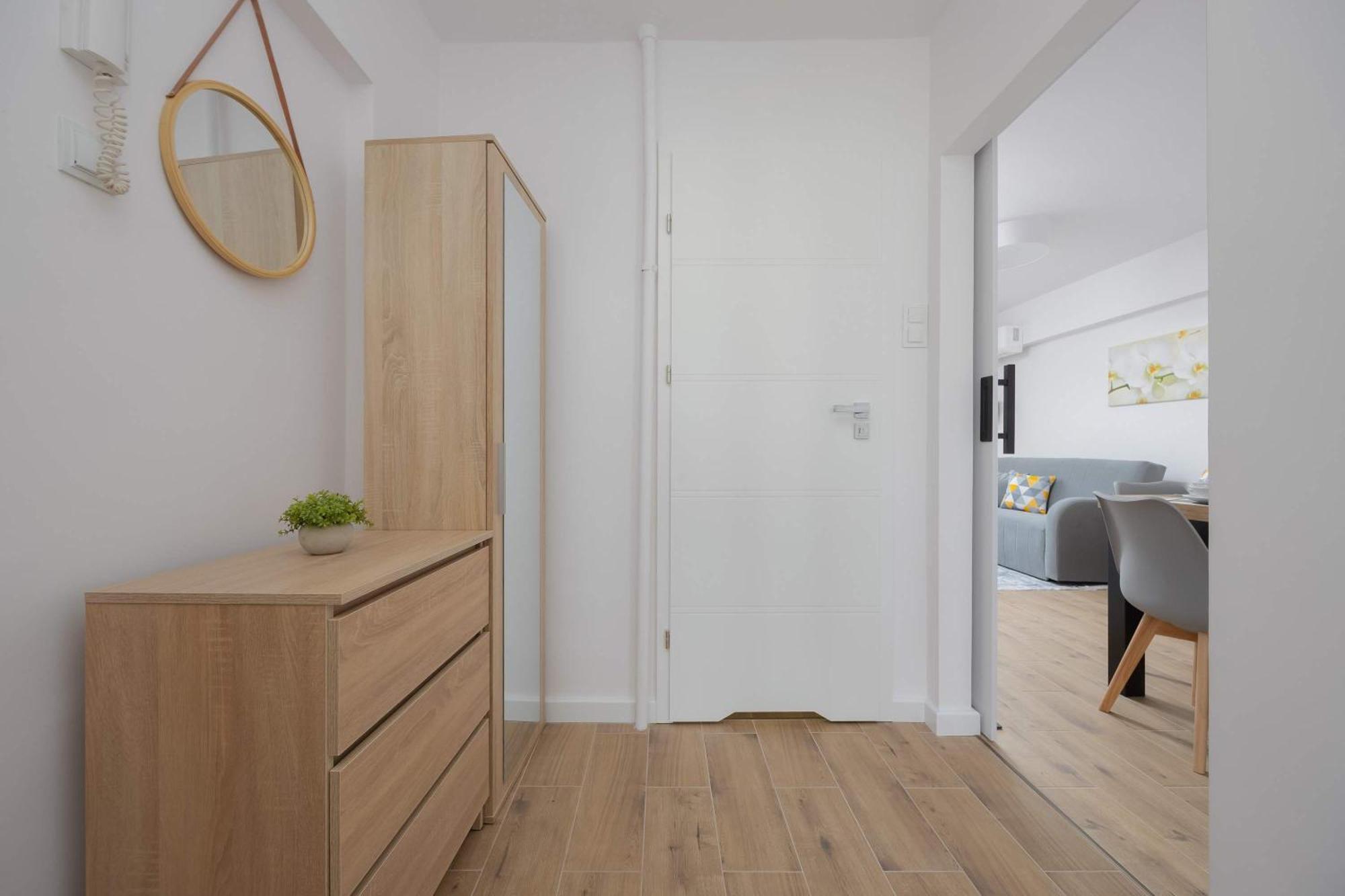 Bright Close To Centre By Renters Apartment Warschau