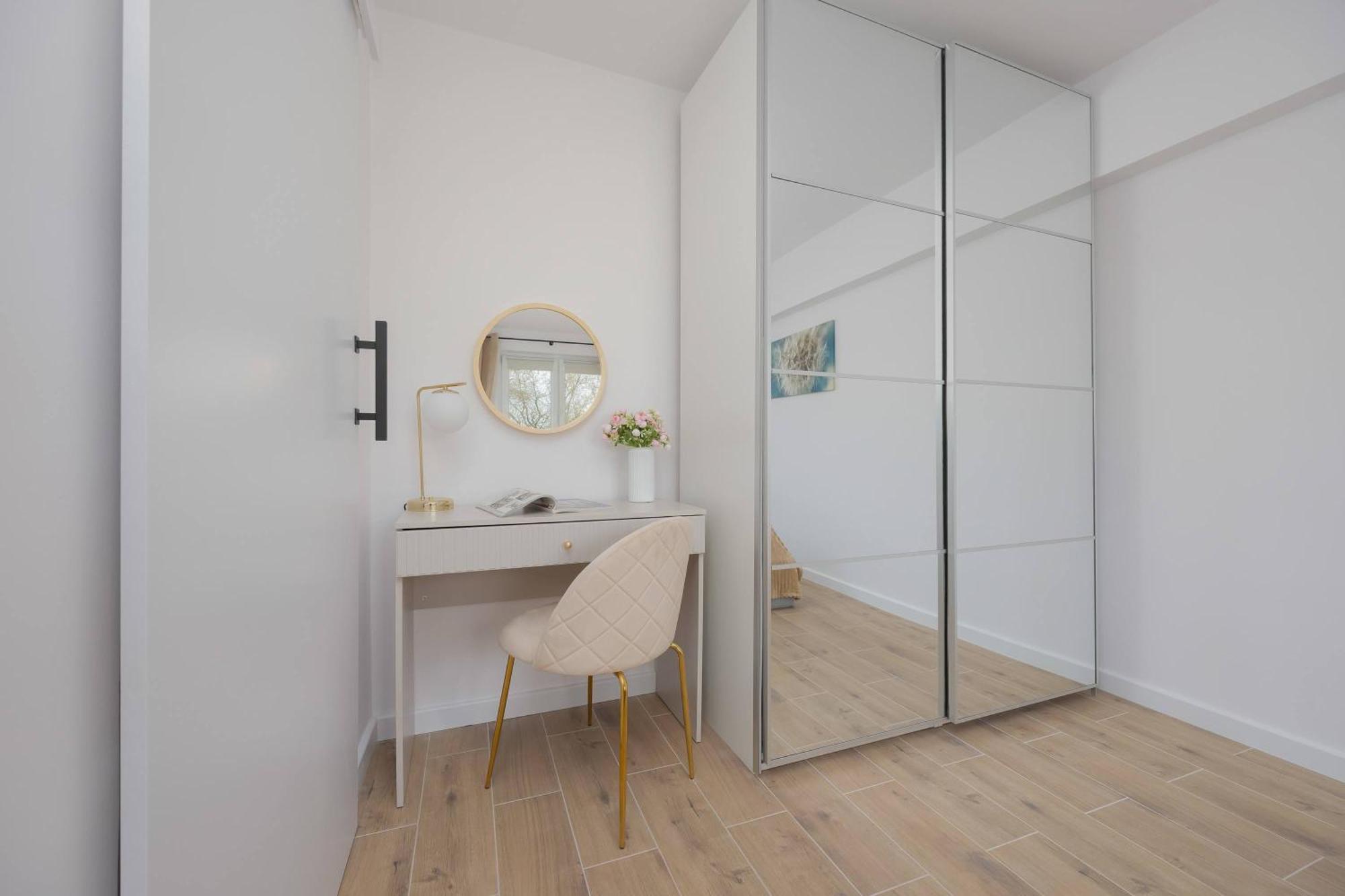 Bright Close To Centre By Renters Warschau
