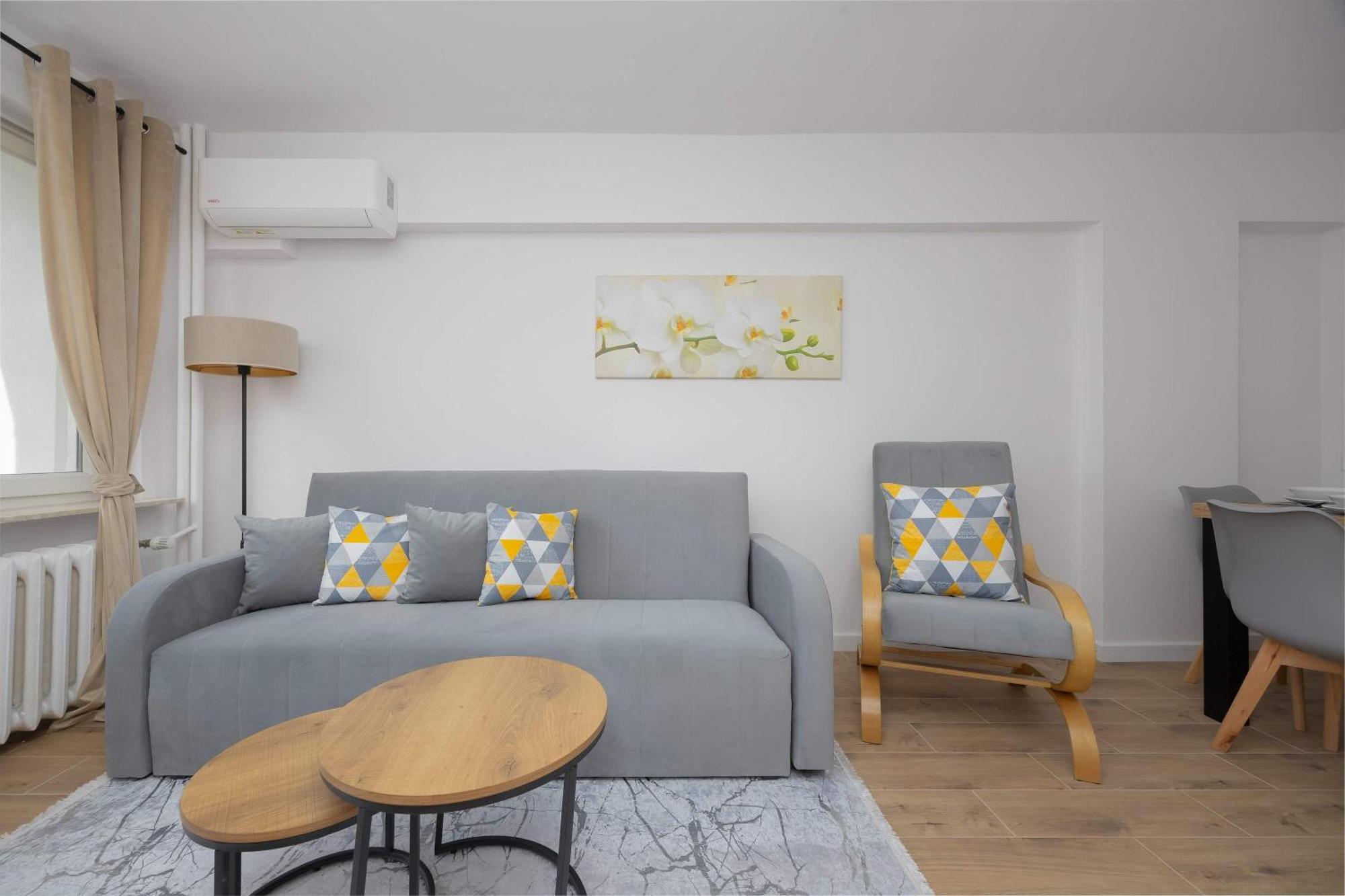 Bright Close To Centre By Renters
