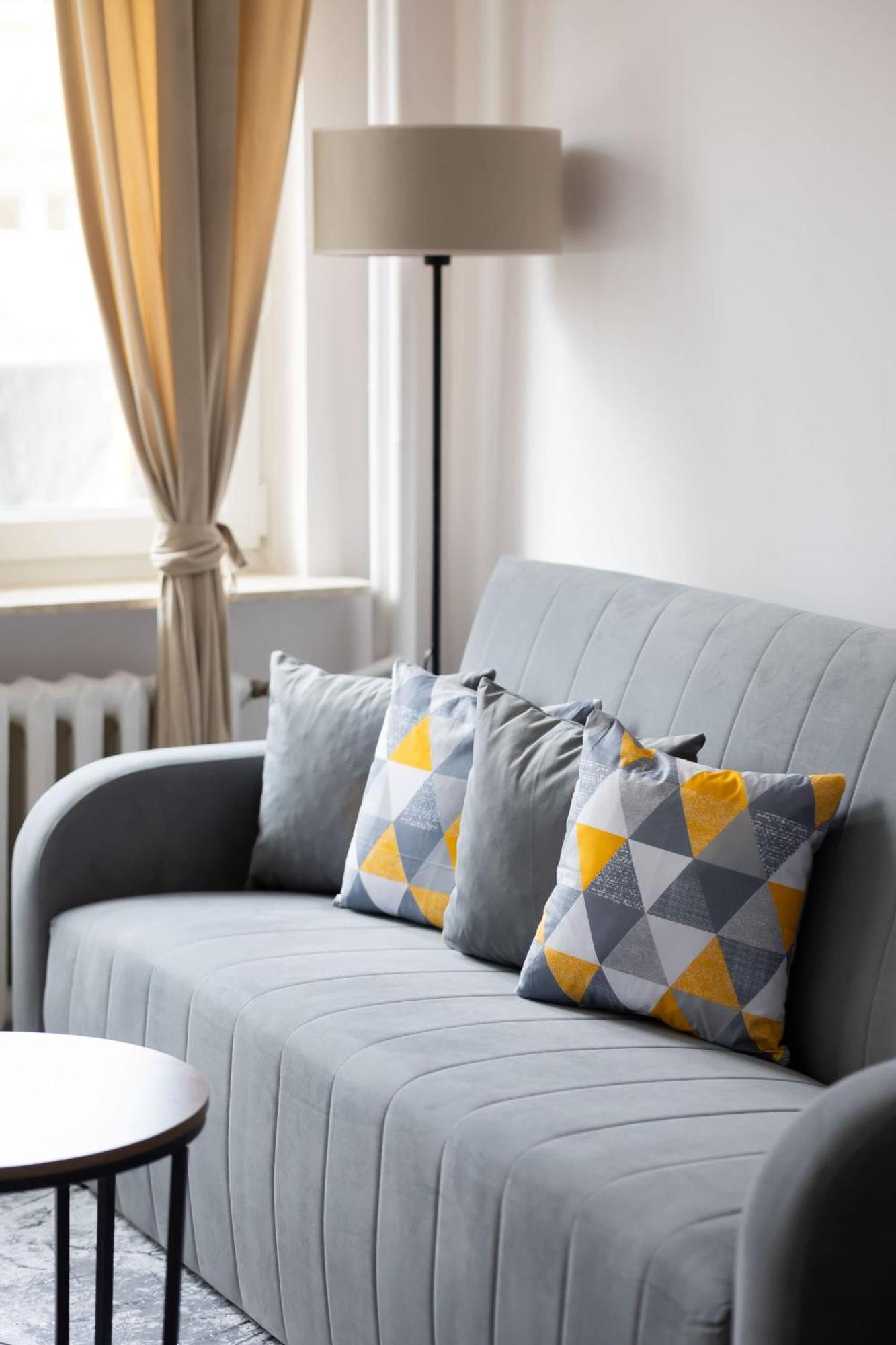Bright Close To Centre By Renters
