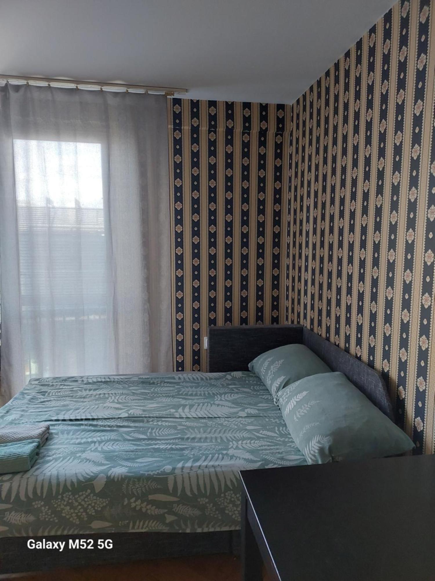 ,центр,біля метро Rondo Onz Roland Aleja Jana Pawla Ii,18 *