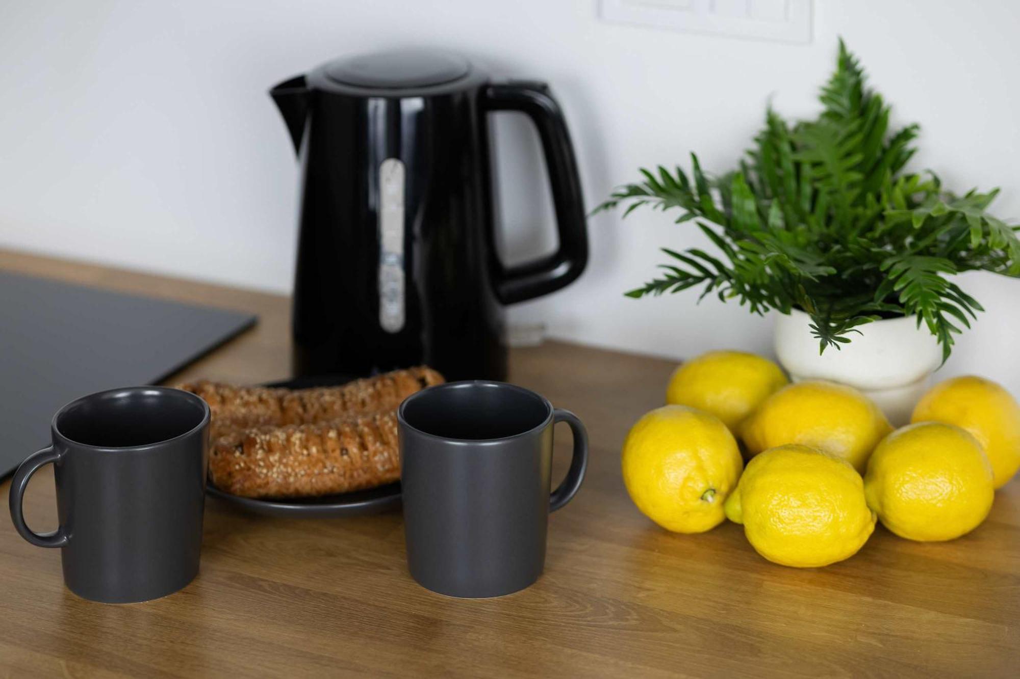 Modern And Bright With Parking Perfect For Remote Working By Renters *