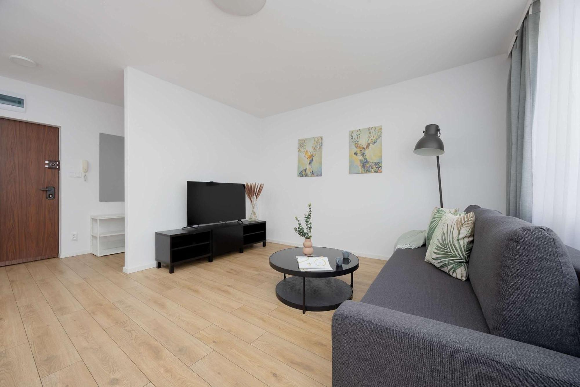 Modern And Bright With Parking Perfect For Remote Working By Renters Warschau