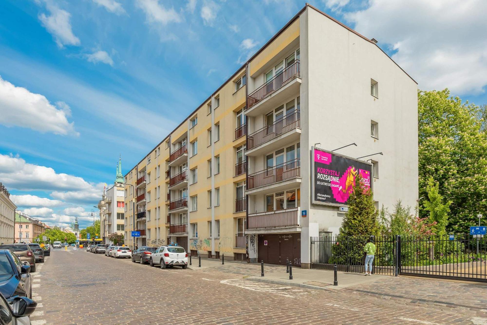 Old Town Next To Metro By Renters Apartamento