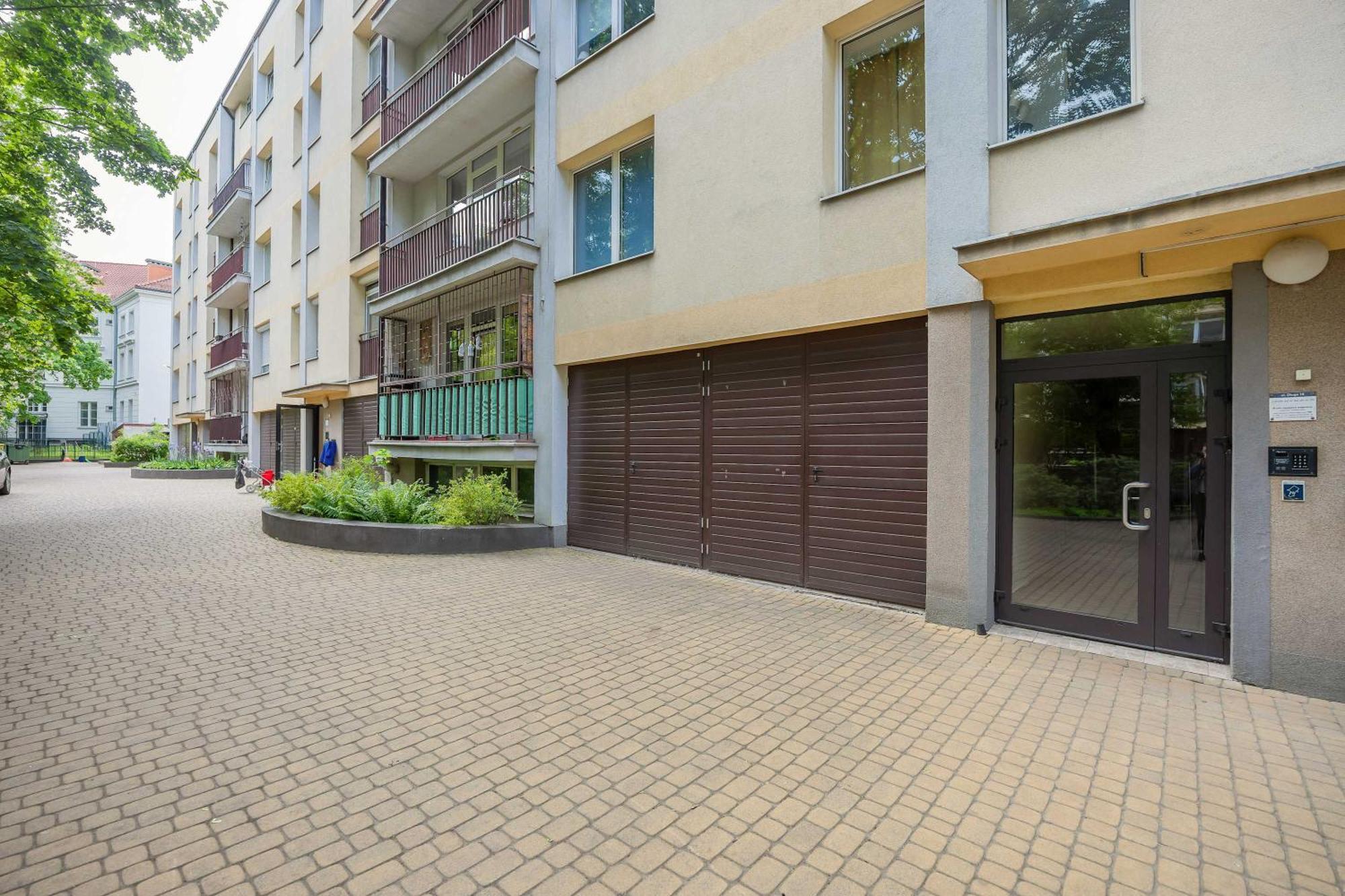 Old Town Next To Metro By Renters *