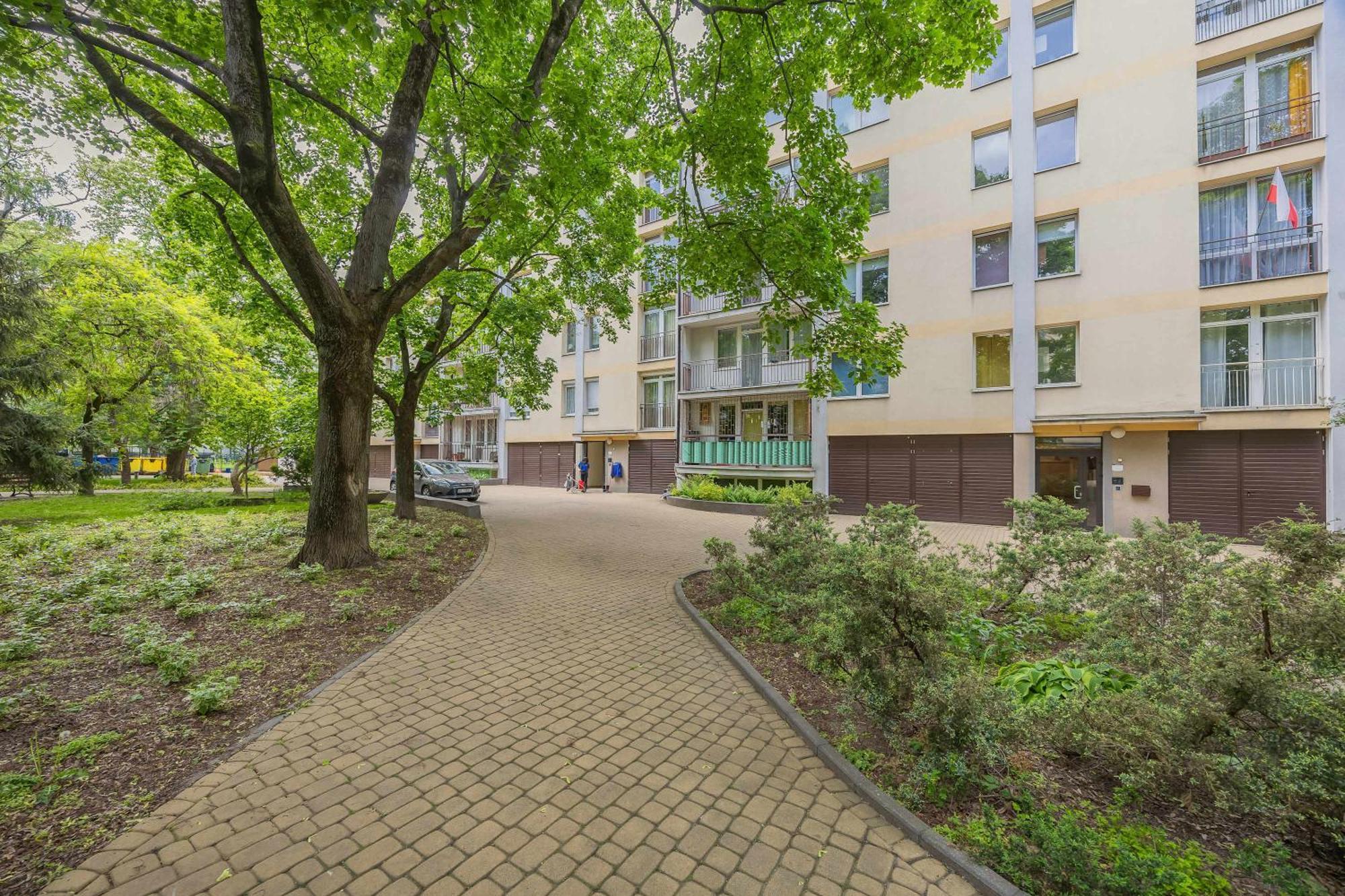 Old Town Next To Metro By Renters Apartamento
