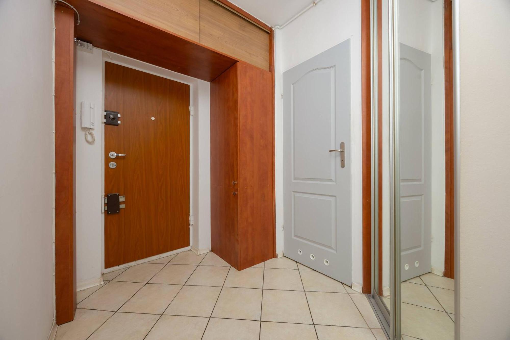 Apartamento Old Town Next To Metro By Renters *