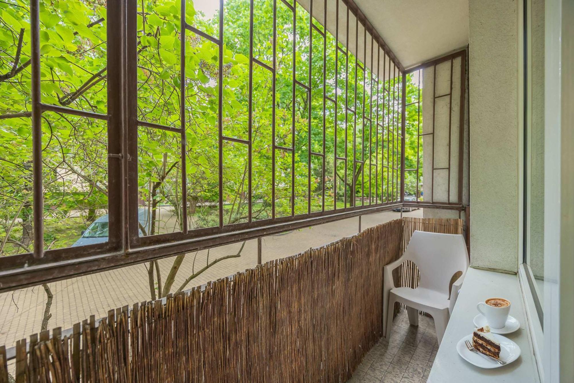 Old Town Next To Metro By Renters Apartamento