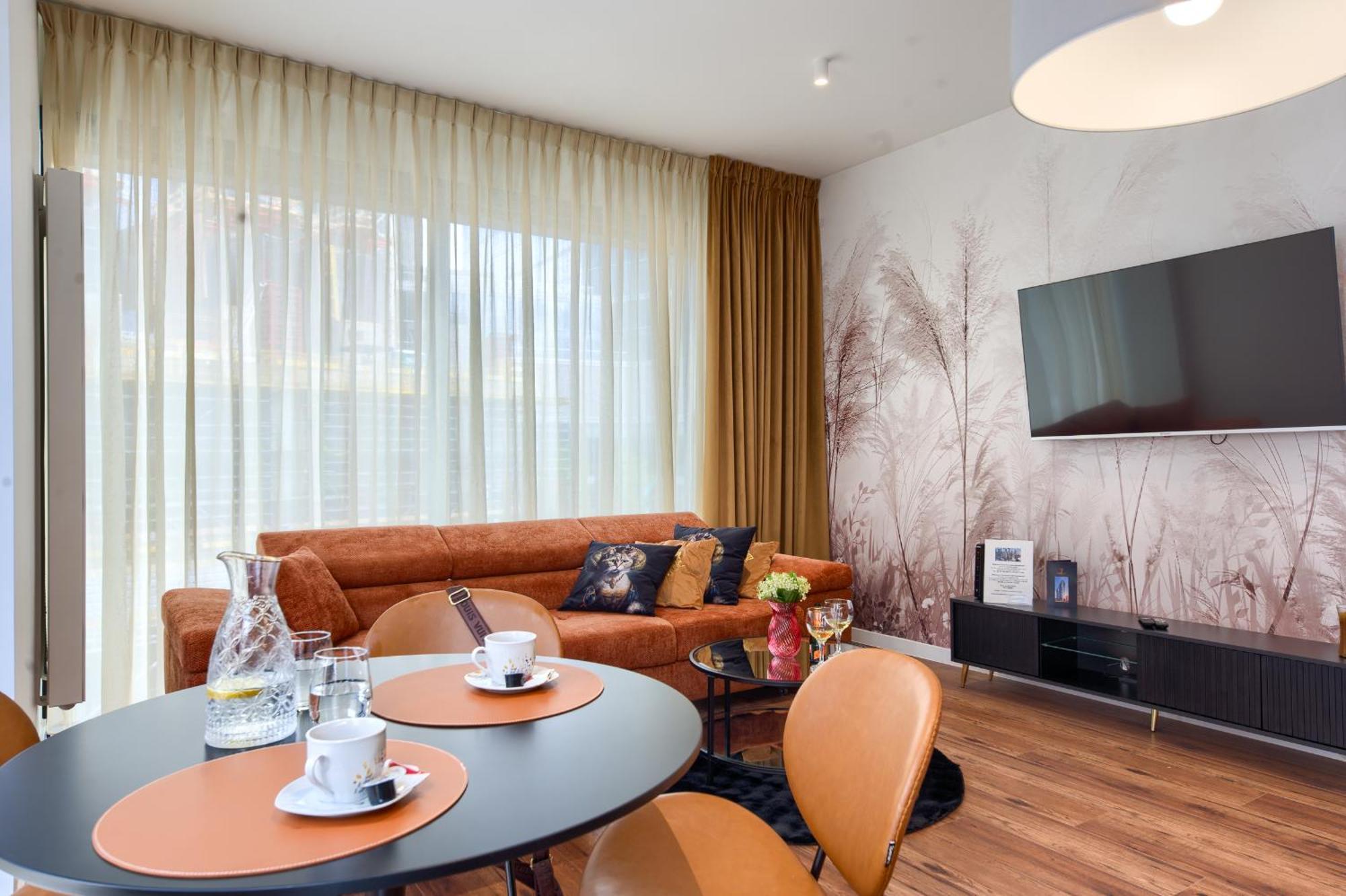 Towarowa Towers Residences Apartment *