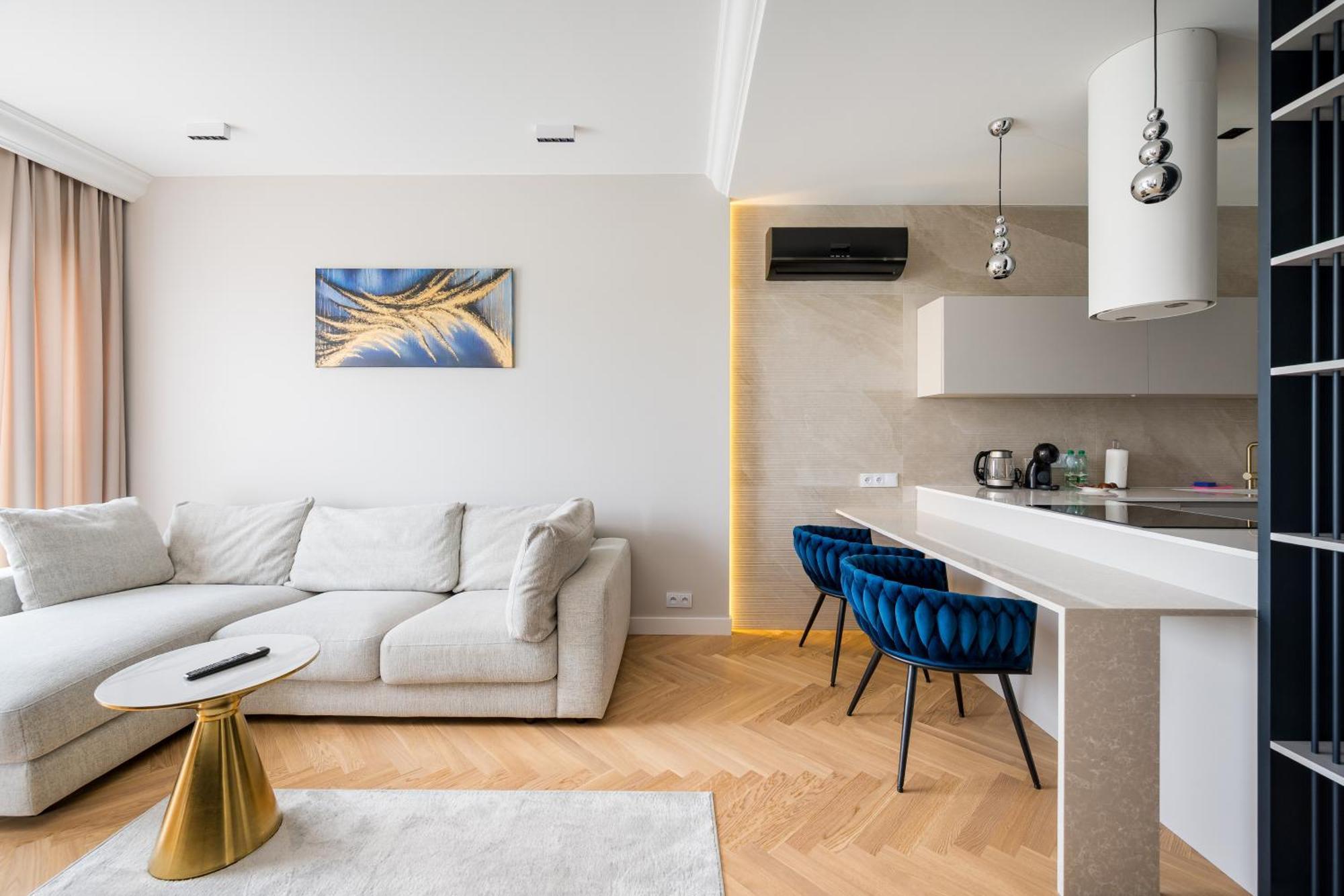 Metro Slodowiec Deluxe By Bookinghost Apartment