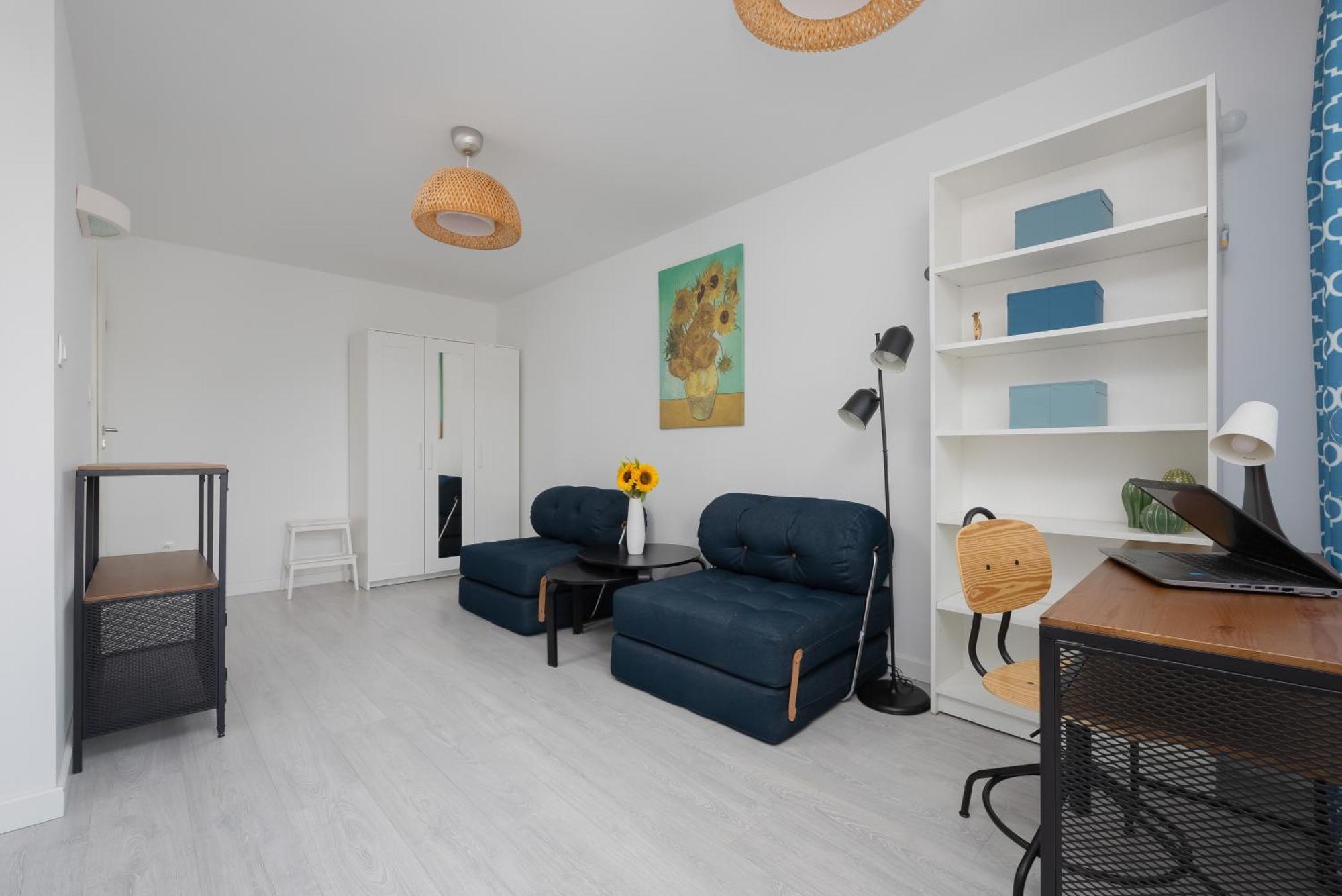 Bright Close To Centre By Renters Apartment *