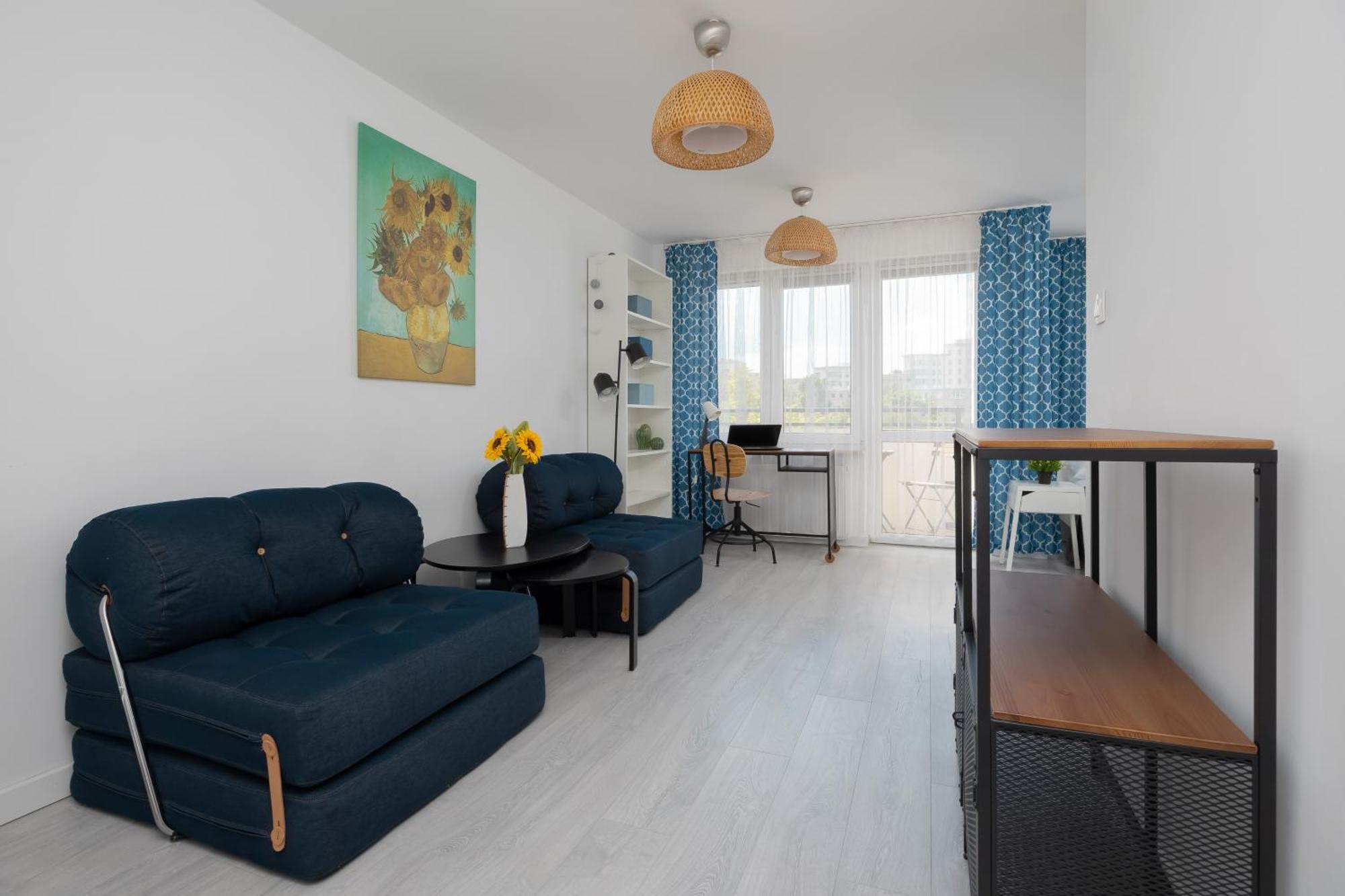 Bright Close To Centre By Renters *