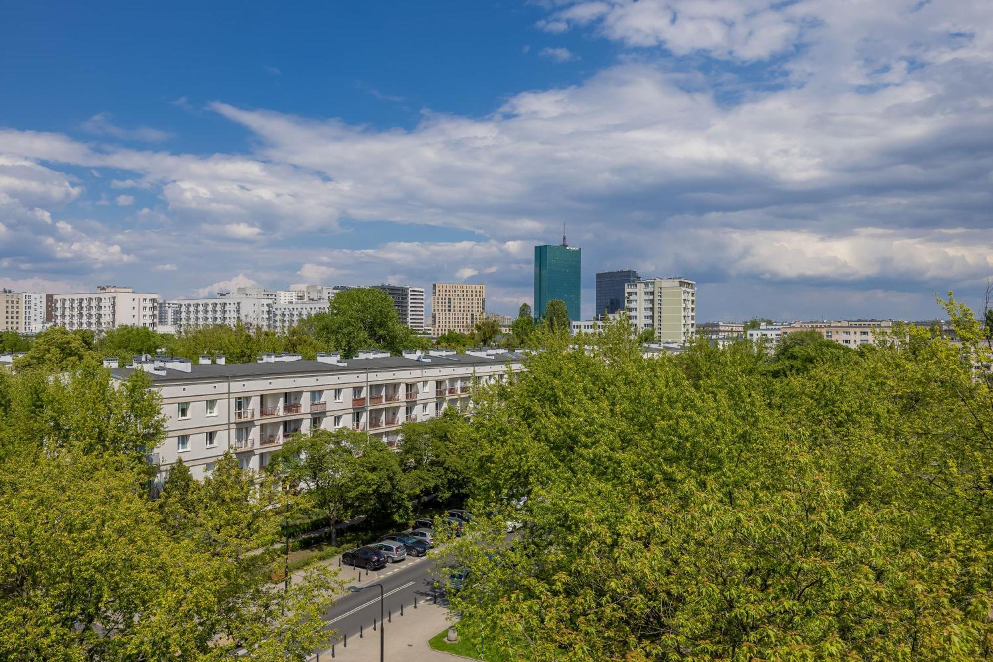 Bright Close To Centre By Renters