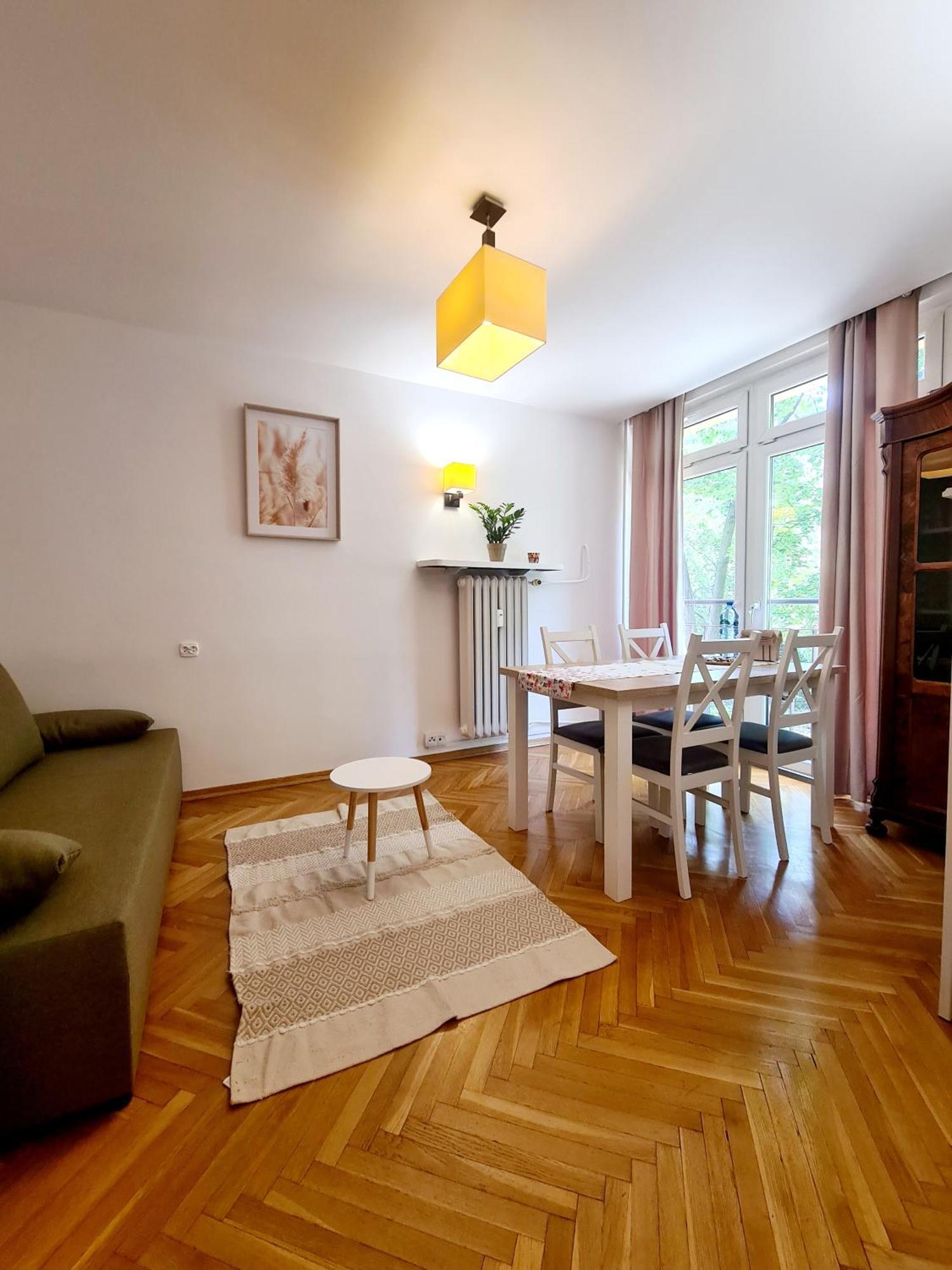 Peaceful 3-room Flat By The Old Town *
