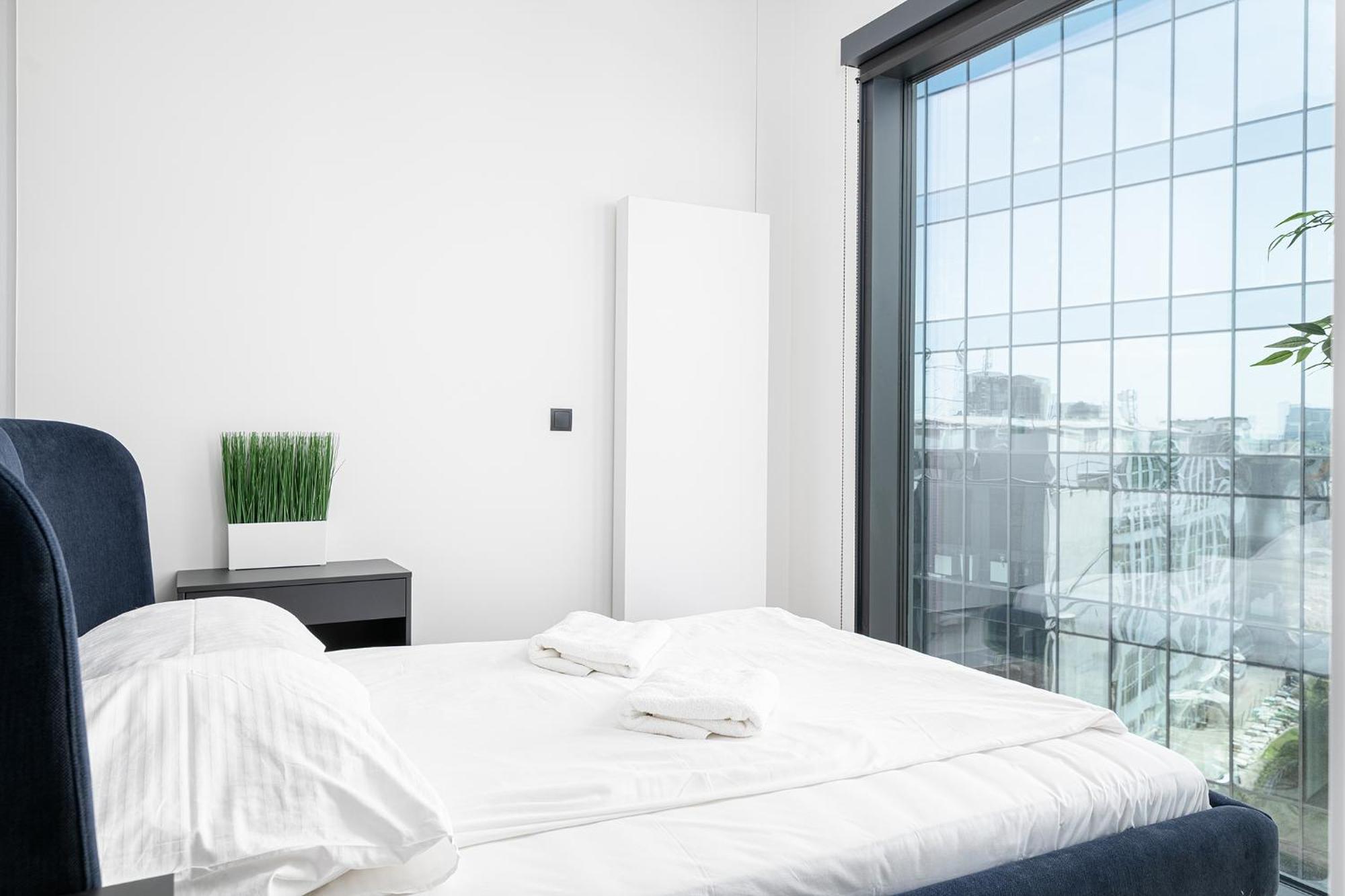 Rentplanet - Towarowa Towers Apartamento *