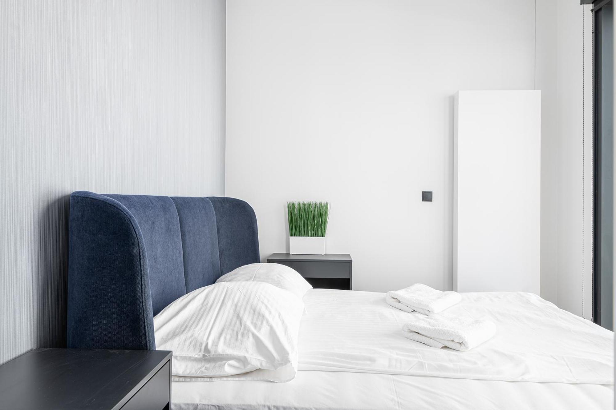 Rentplanet - Towarowa Towers Apartamento