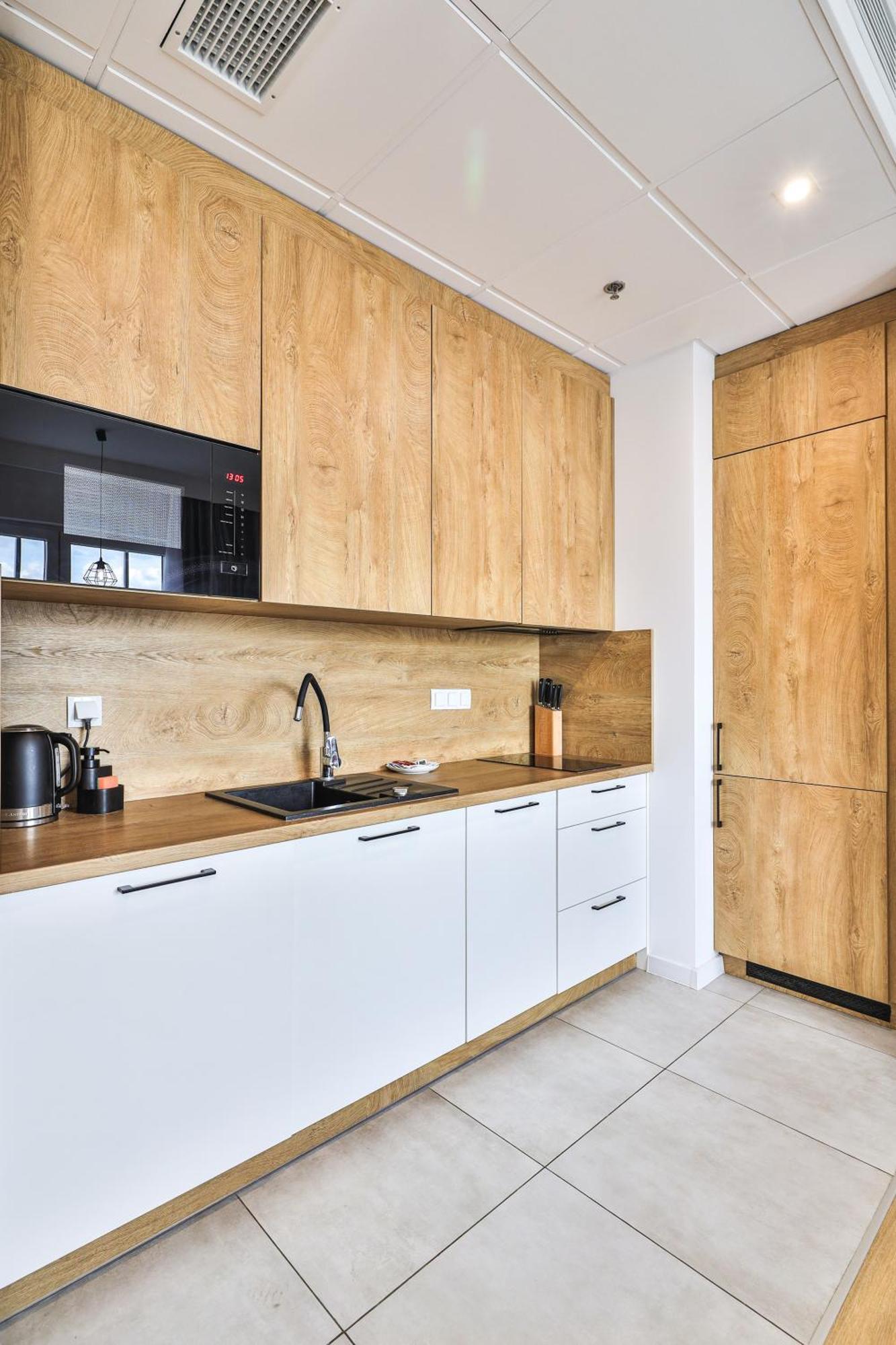 Apartamento Wola Tower Deluxe Separate Bedroom With Free Garage - By Perfect Varsóvia