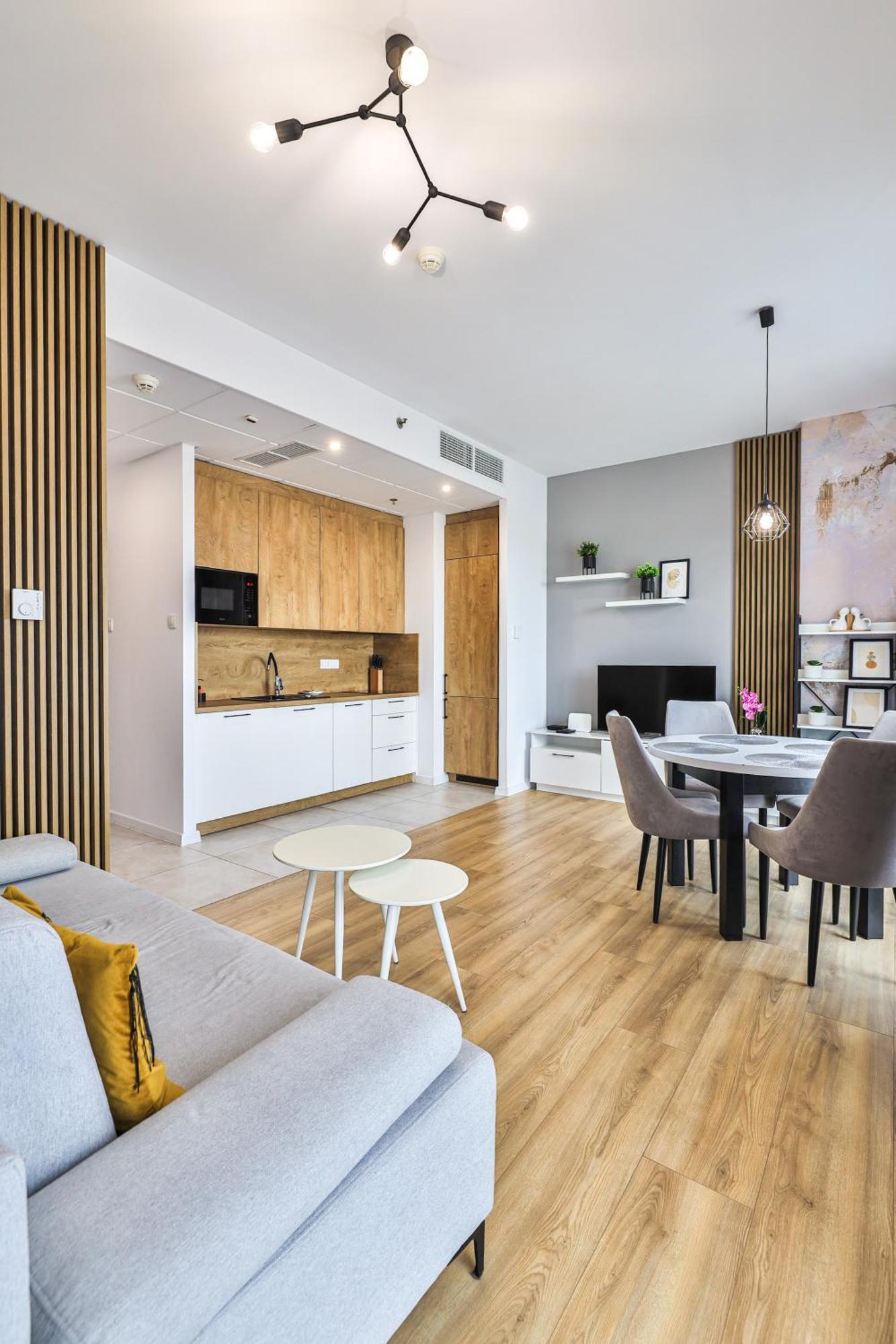 Wola Tower Deluxe Separate Bedroom With Free Garage - By Perfect Apartamento *