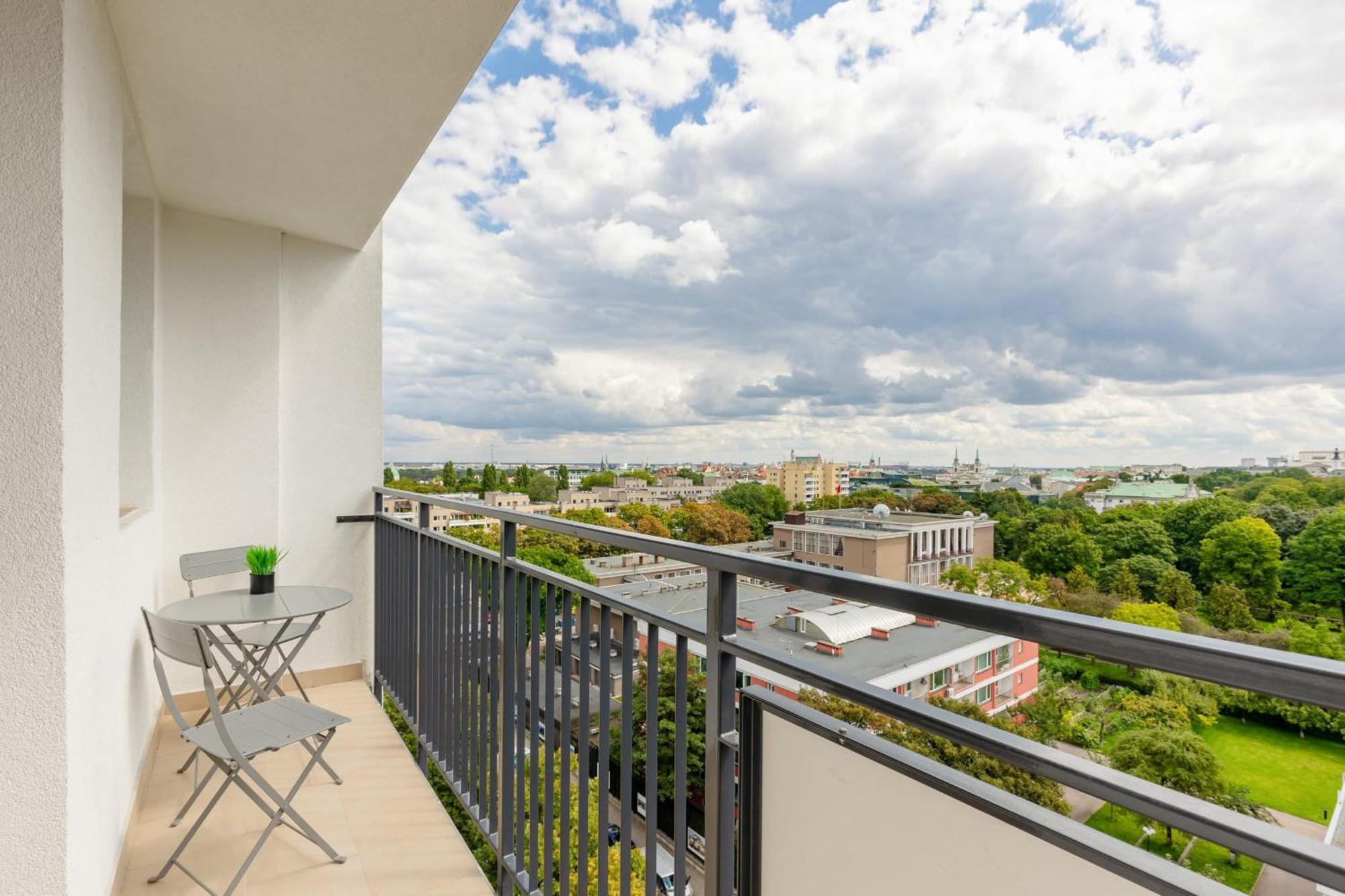 Family Near Old Town By Renters Apartment