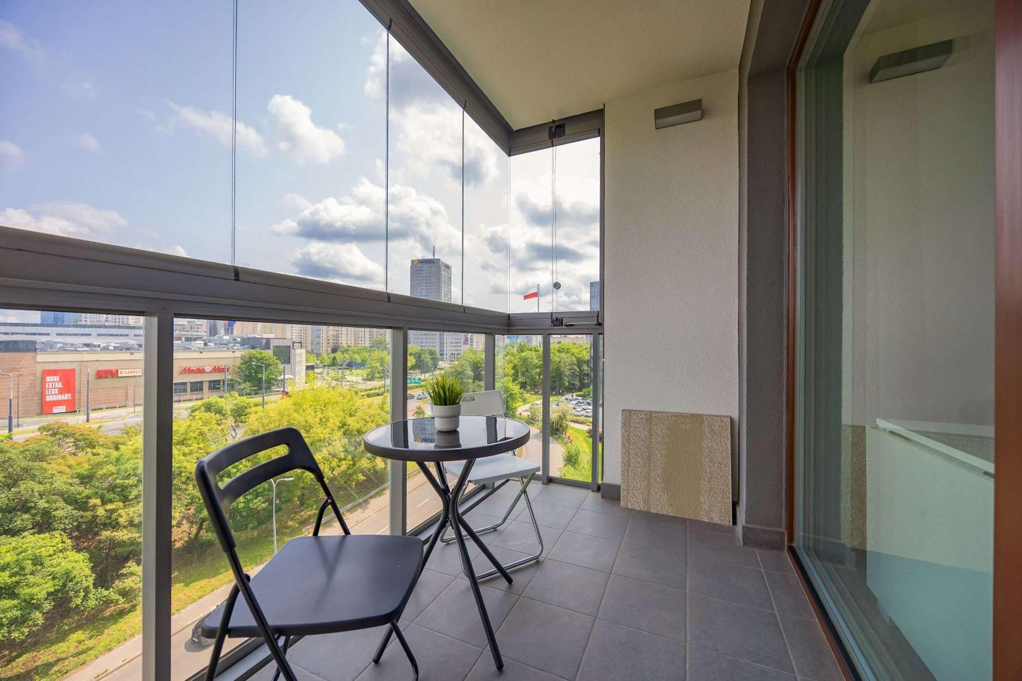 Functional With 2 Bedrooms And Parking In Wola District By Renters *